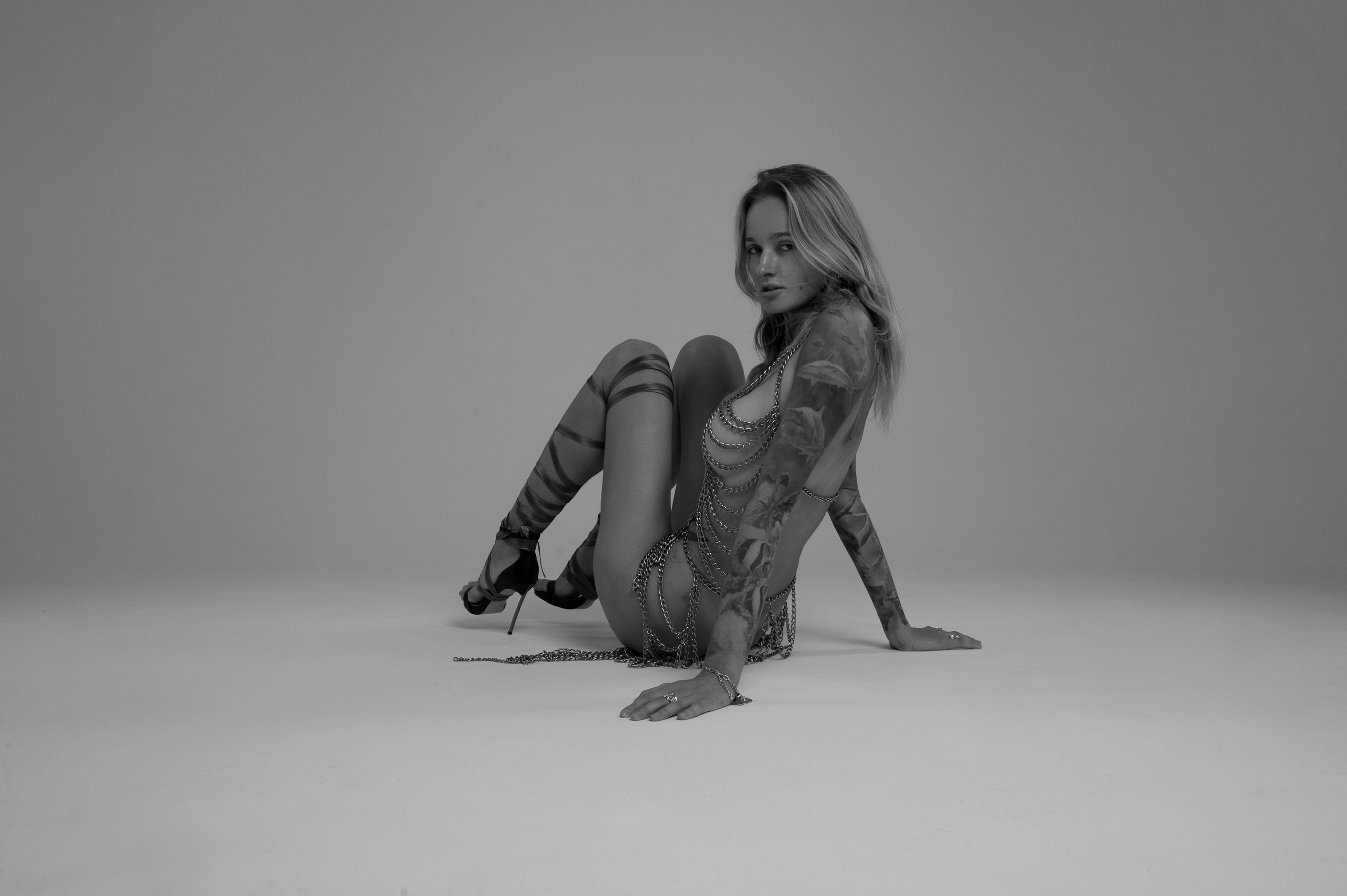 Фотосессия в стиле минимализм. Александр Mr.Brass — фотографирую женский портрет в Москве