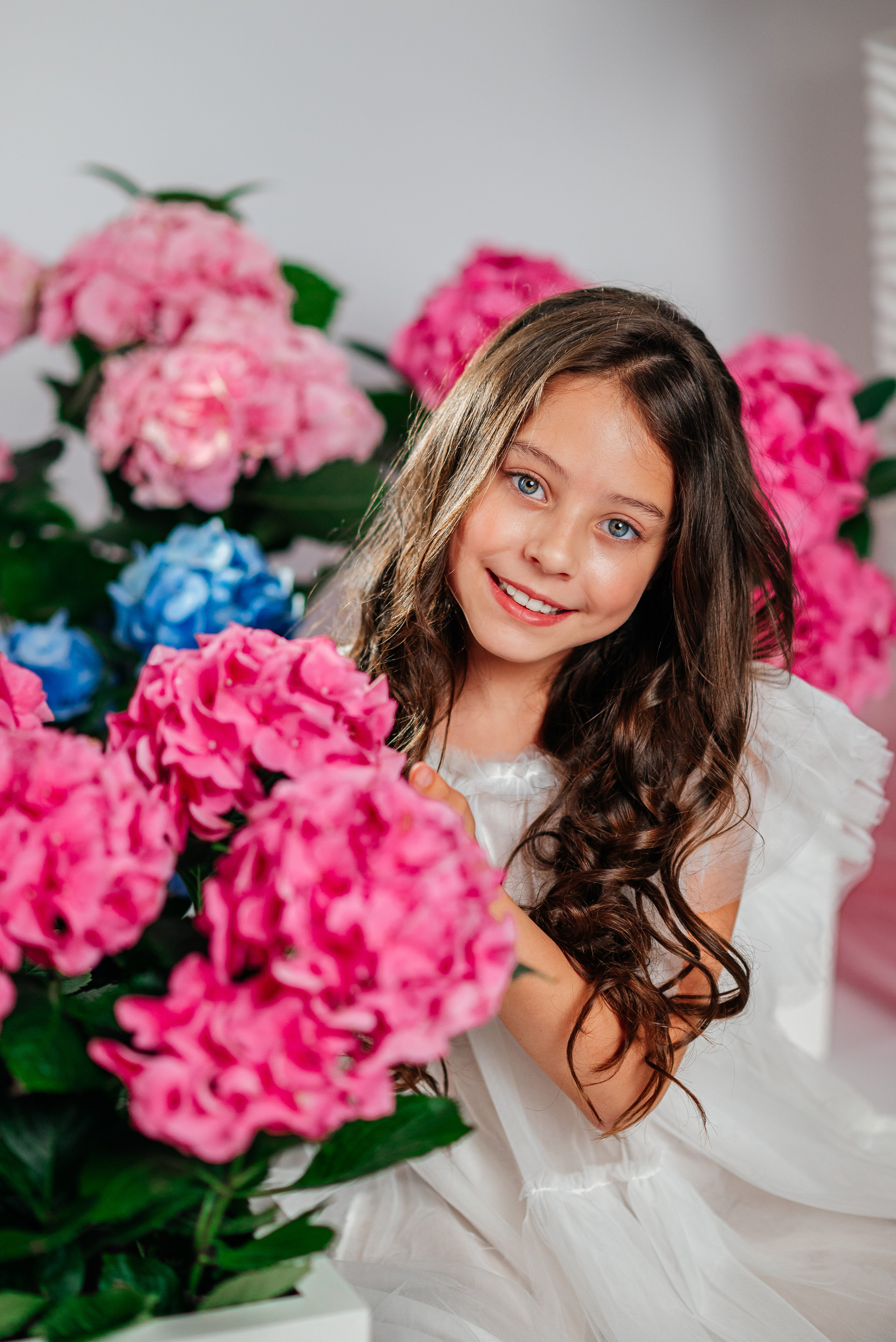 Вероника и гортензии. Семейный фотограф в Краснодаре