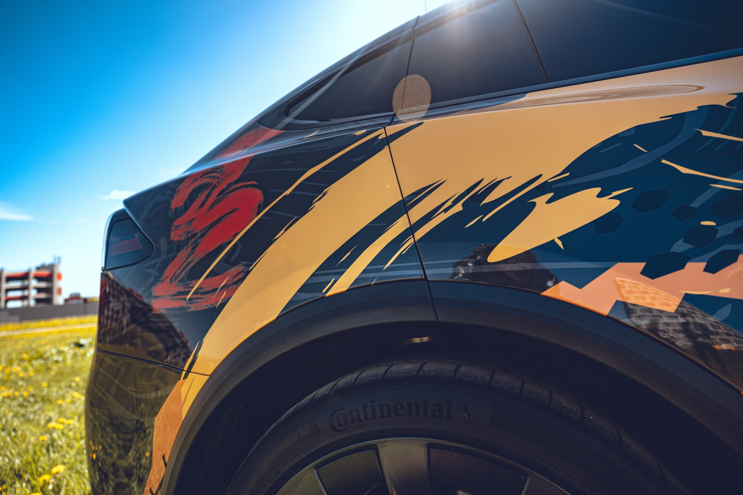 Винилография на Tesla Model X Plaid. Студия дизайна и оклейки авто Barmaley Design