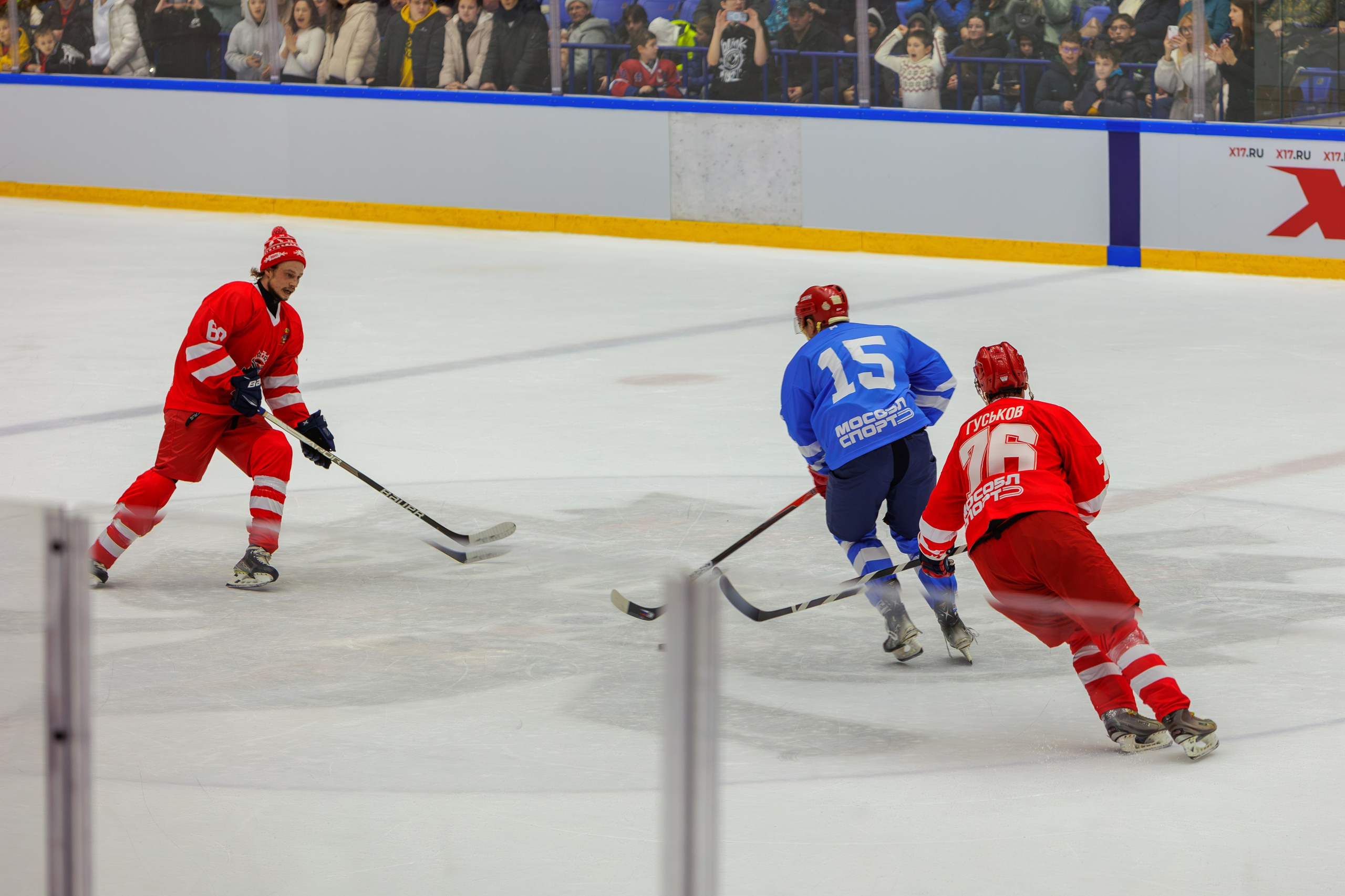 Первый матч Легенд в 2025 году. Выпускные альбомы и школьный фотограф в Подольске, Троицке, Щербинке, Москве и Московской области