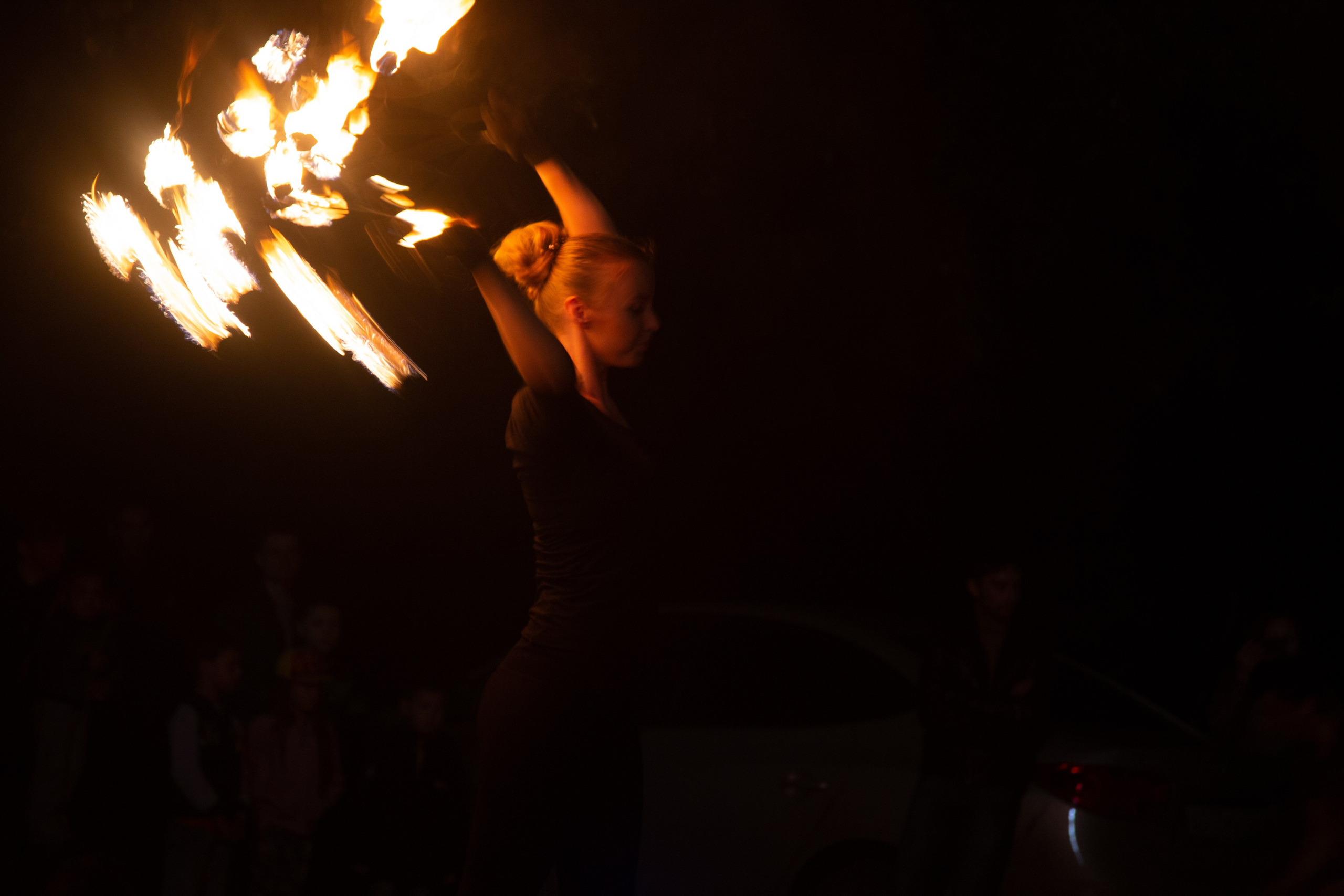 Огненное шоу в Перми. Фотограф Никита Попов. Фотограф Пермь. Фотосессия в фотостудии Перми и на свежем воздухе