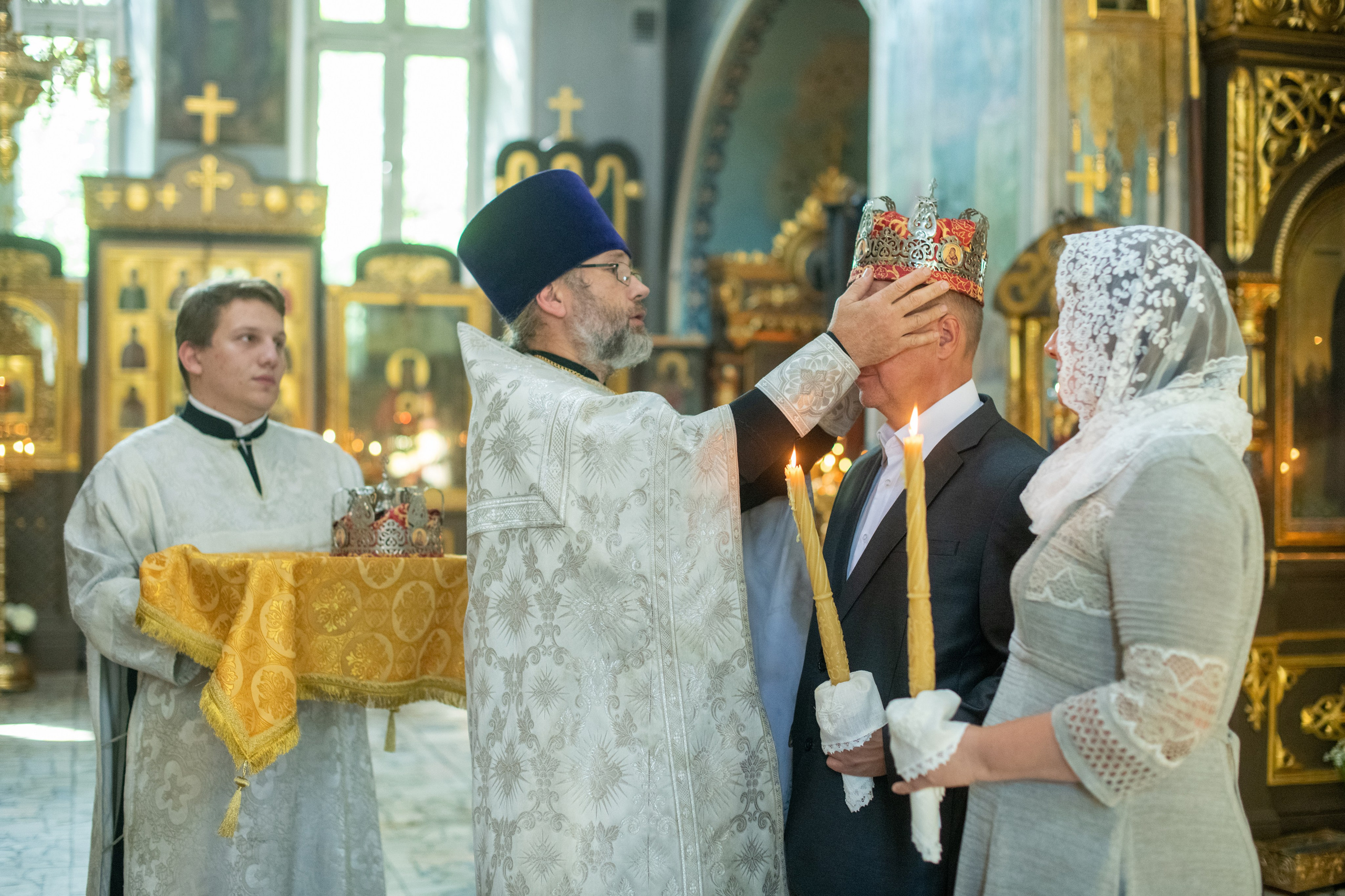 Венчание Натальи и Виктора в Храме Адриана и Натальи в Бабушкине. Фотограф Крещения и Венчания в Москве и МО