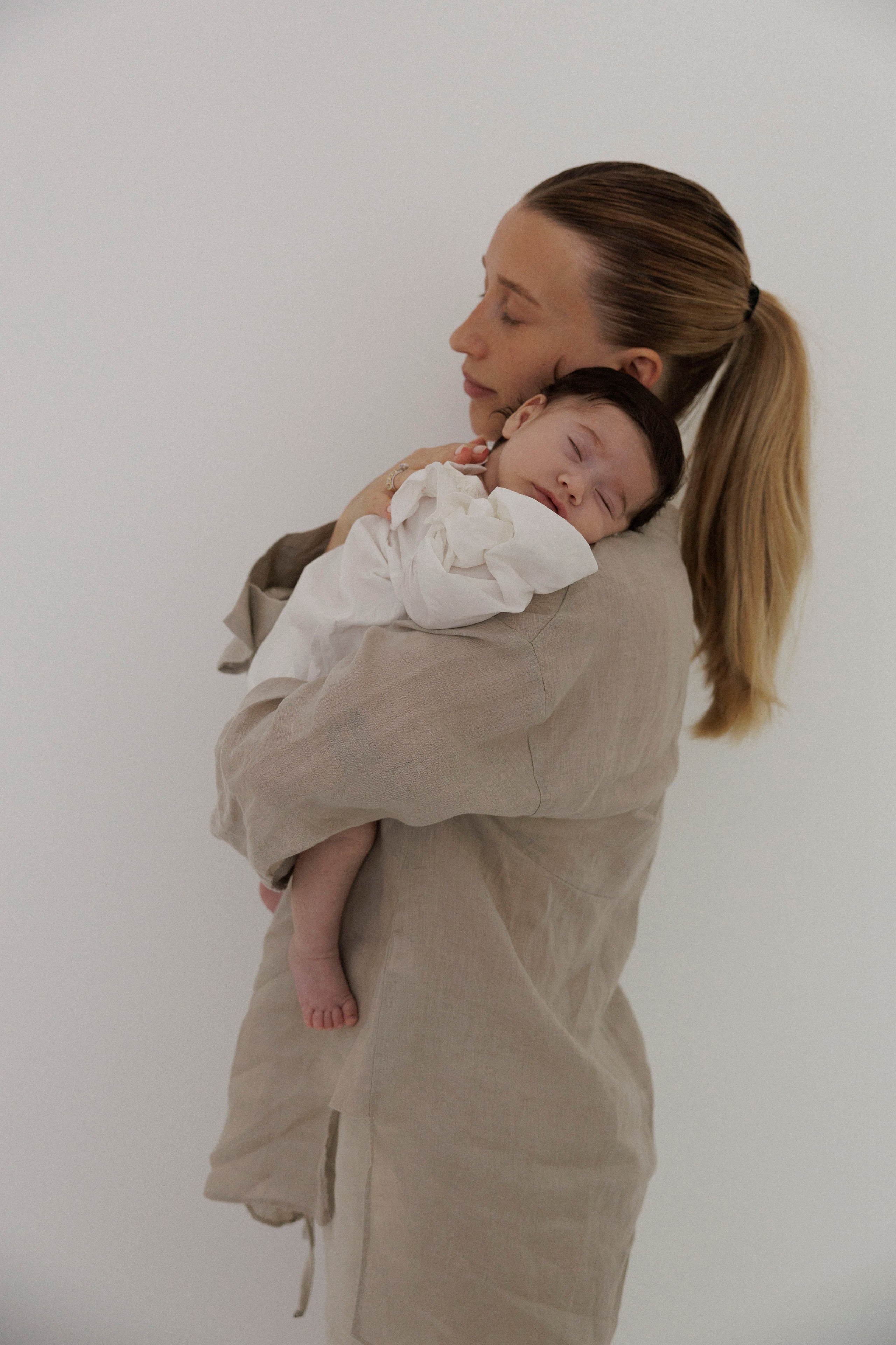 New born family photoshoot at home. Wedding and family photographer