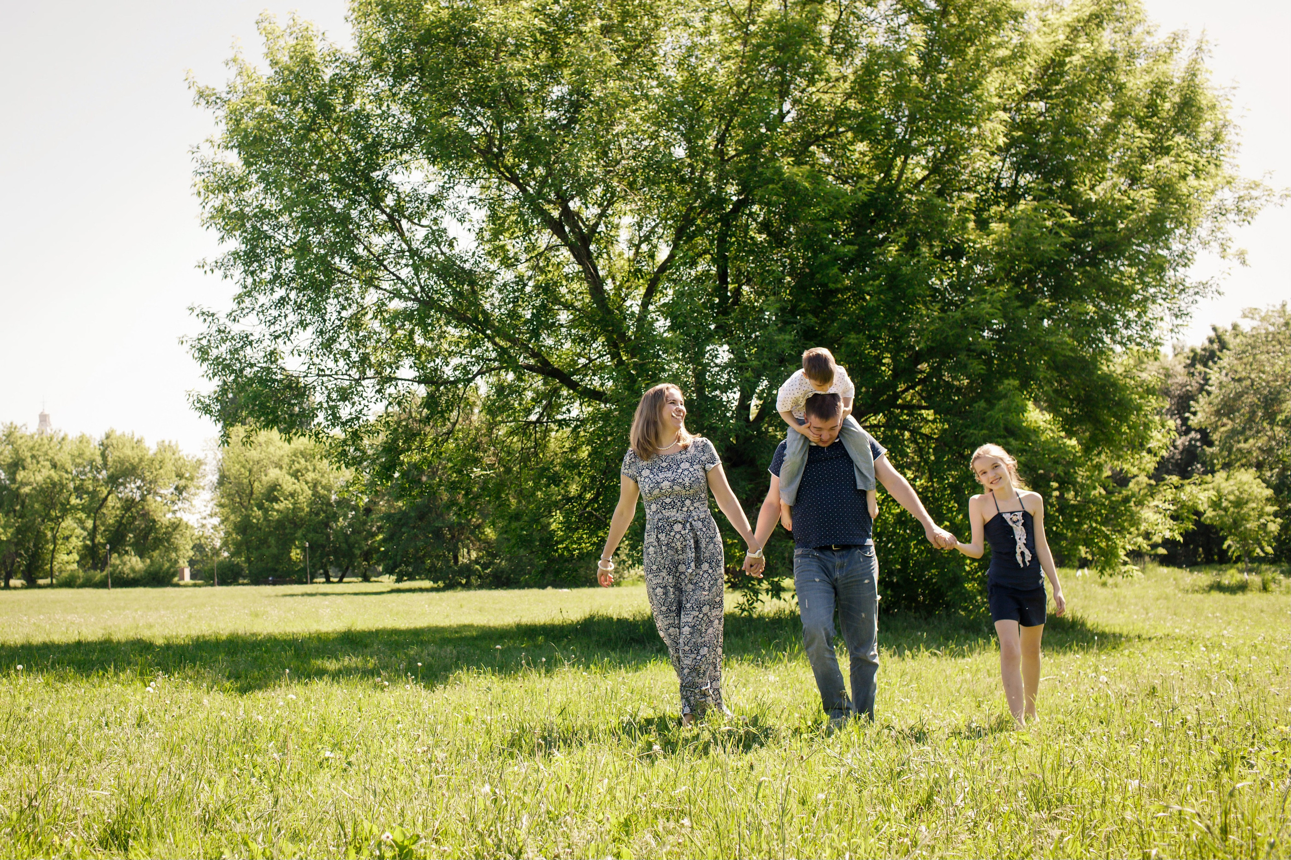 Семейная съемка в парке. Фотографы в Москве Светлана Устинова и Сергей Грачев