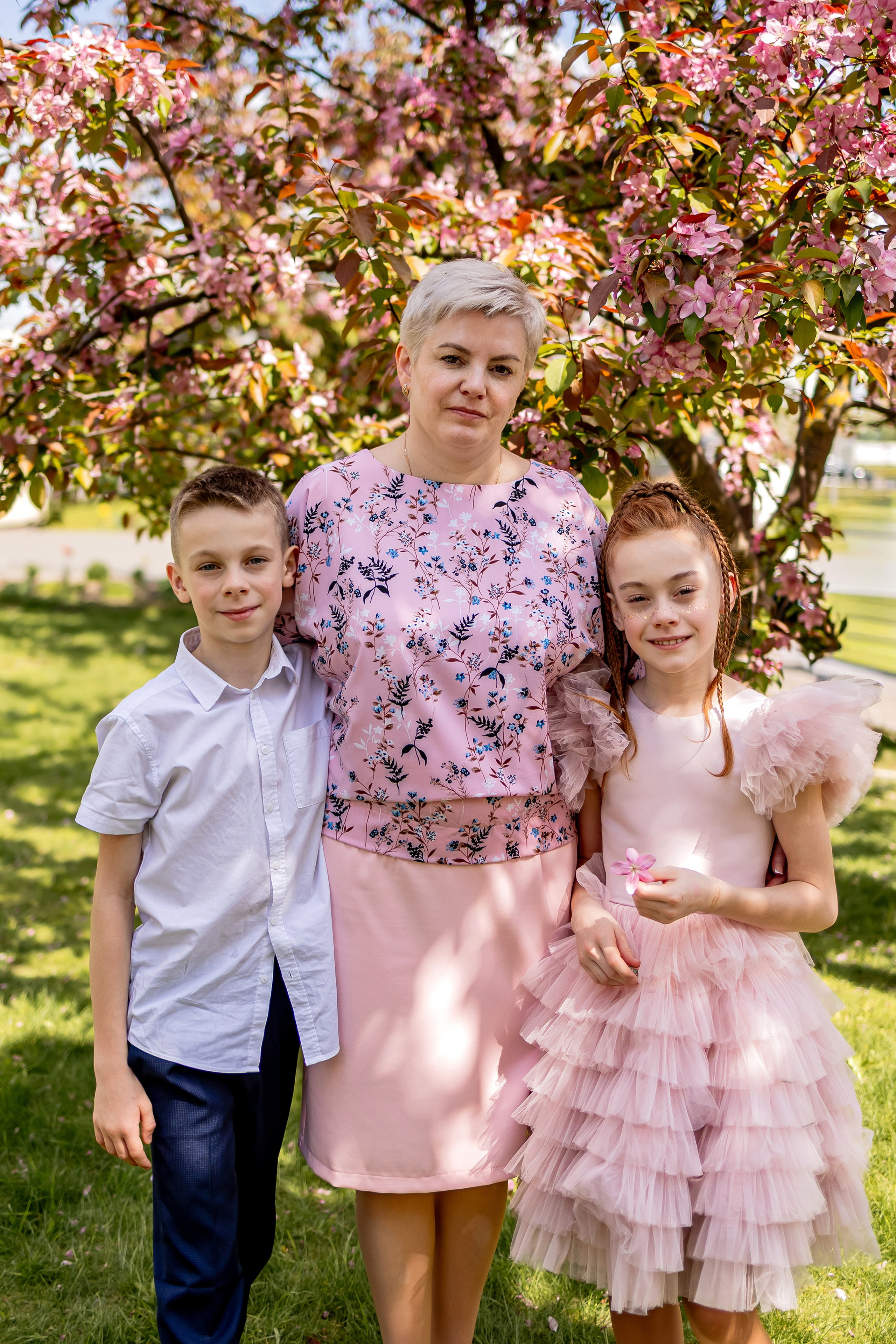 Выпускной в начальной школе на улице. Фотограф и видеограф Москва. Свадебный фотограф, видеограф. Выпускные альбомы. Оживающие альбомы