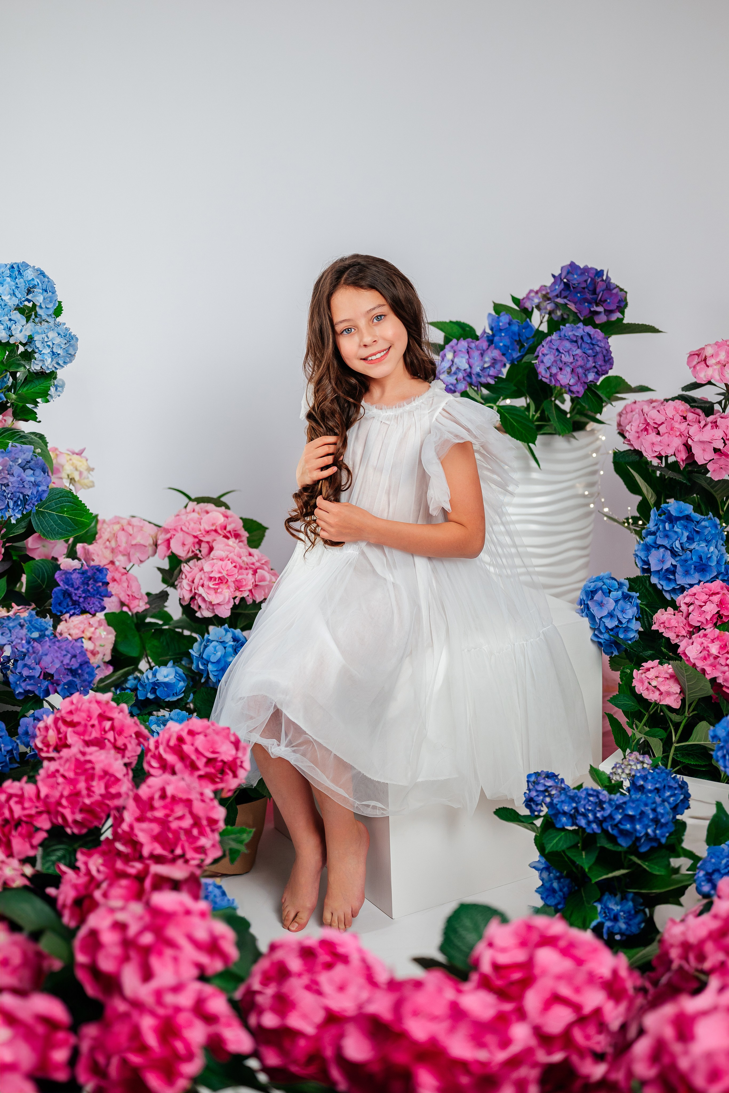 Вероника и гортензии. Семейный фотограф в Краснодаре