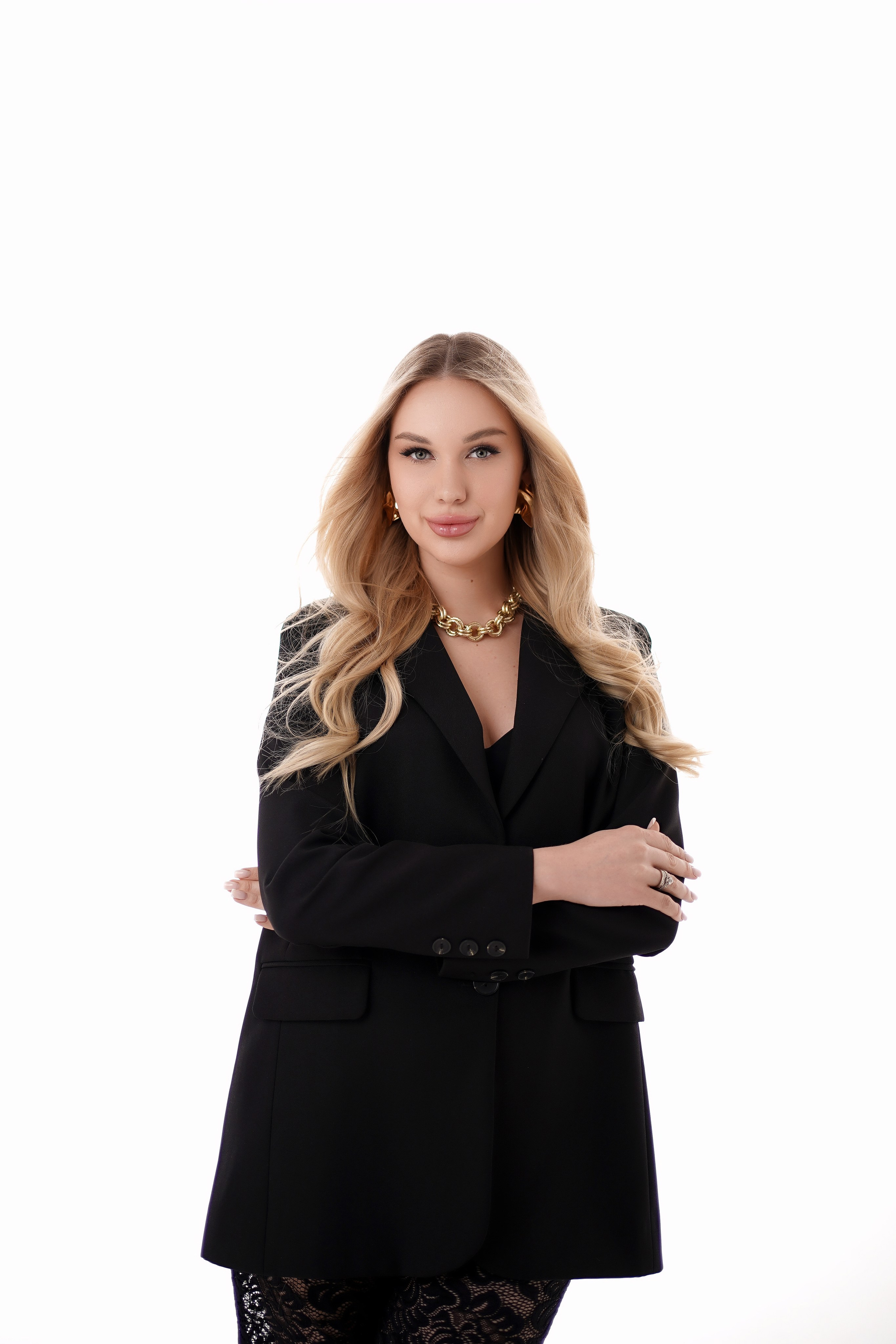 Женская фотосессия на циклораме в Ростове-на-Дону. Фотостудия Ракурс. Свадебный фотограф в Ростове-на-Дону. Таинство Крещения и Венчания, семейные фотосессии. Алёна Чёботова