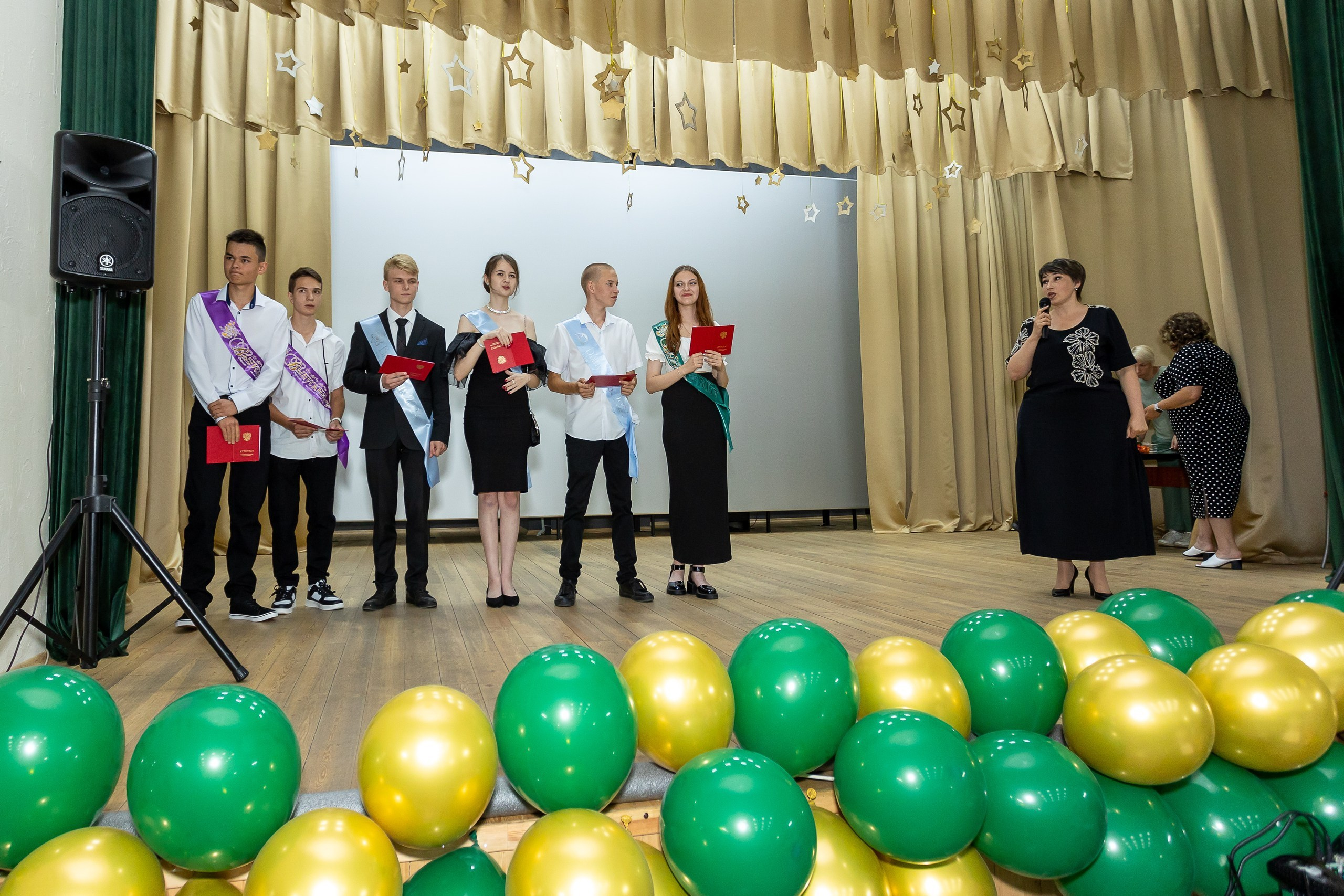 Вручение аттестата и выпускной вечер. Выпускные альбомы Майкоп, Краснодар Елена Золотарева