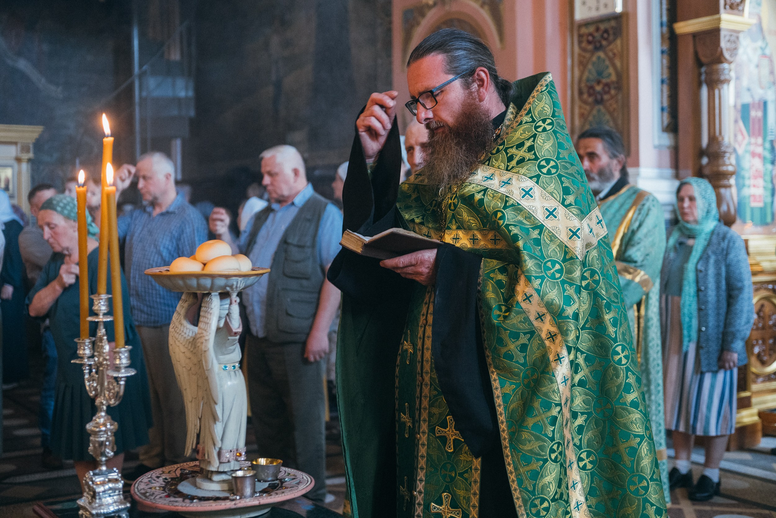 Фоторепортаж, фотосъемка Всенощной службы в праздник Святой Троицы. Семейный фотограф на крещение, венчание в Иваново Галина Скурихина