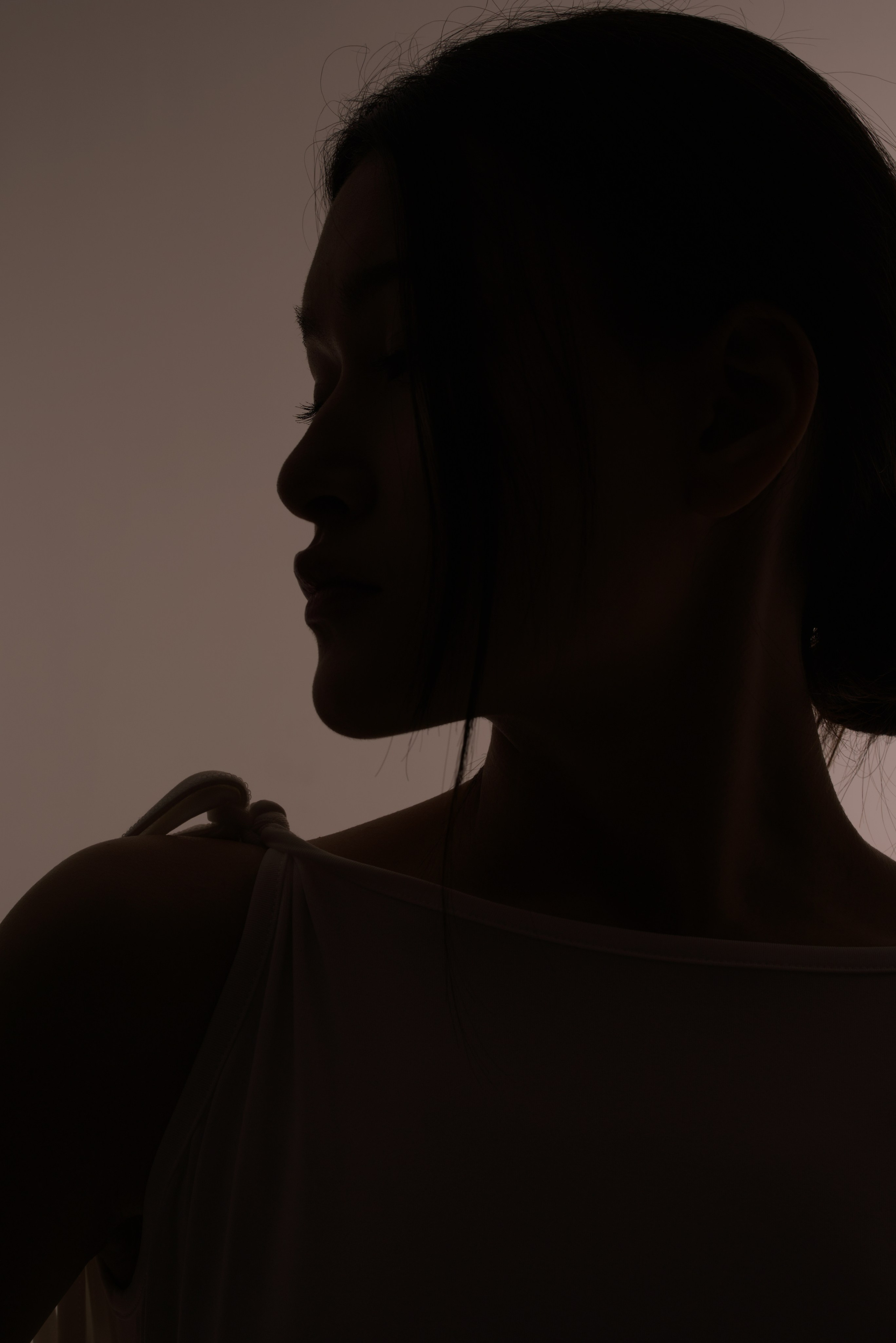 Силуэт на белом со вспышкой. Мир глазами Саши Д