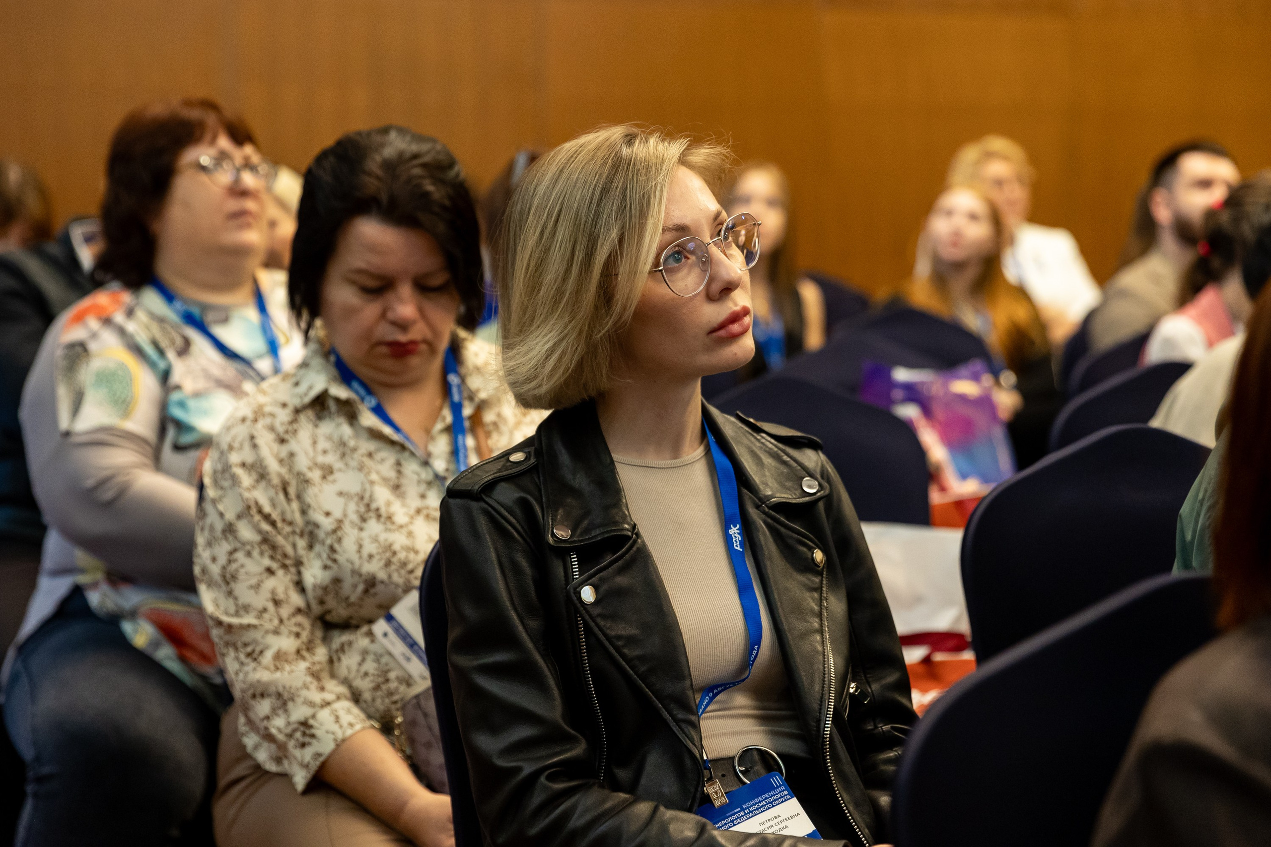 Конференция дерматовенерологов ДФО. Репортажный и студийный фотограф во Владивостоке Дударева Софья