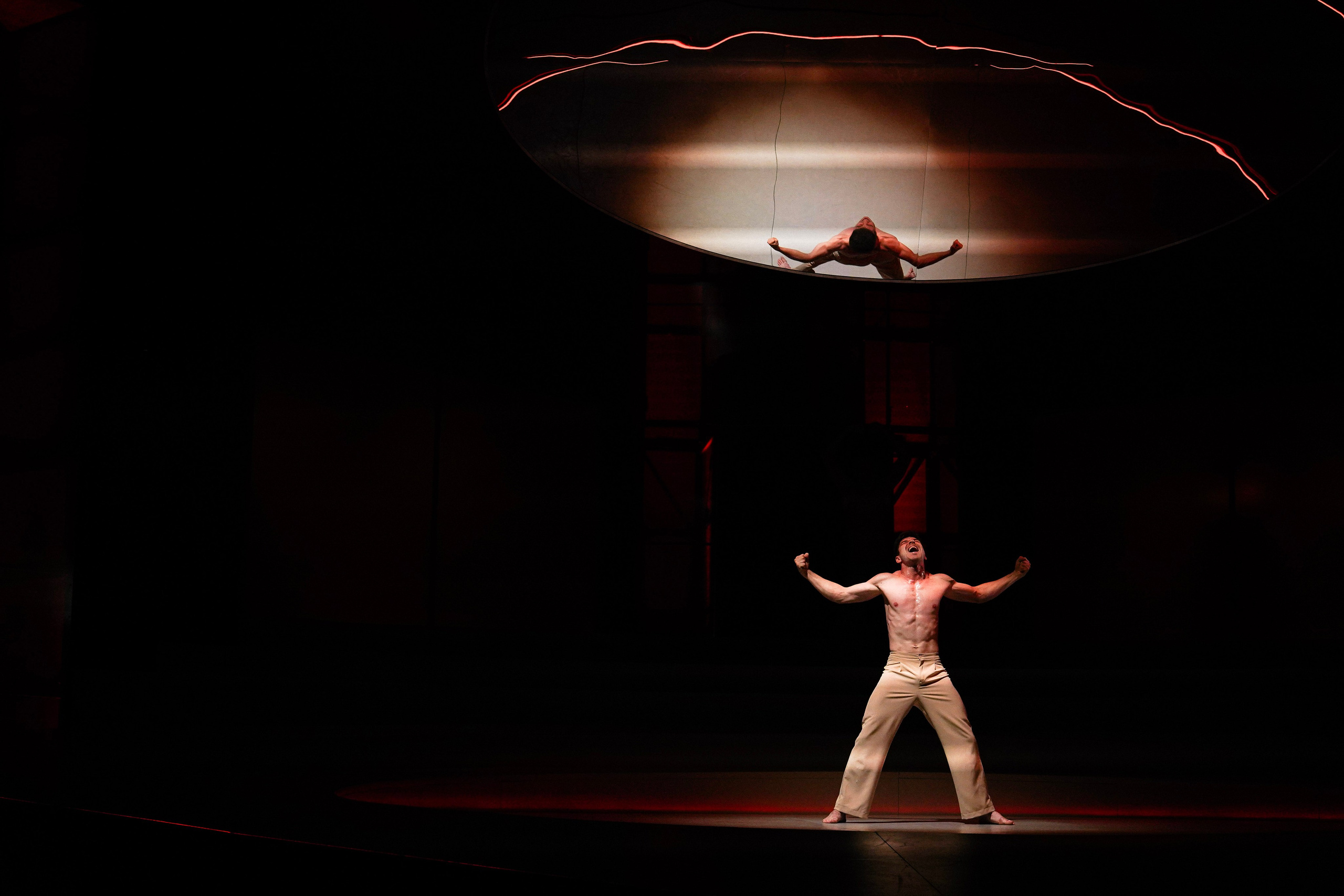 Контакт — пластический спектакль. Фотограф с психологическим образованием