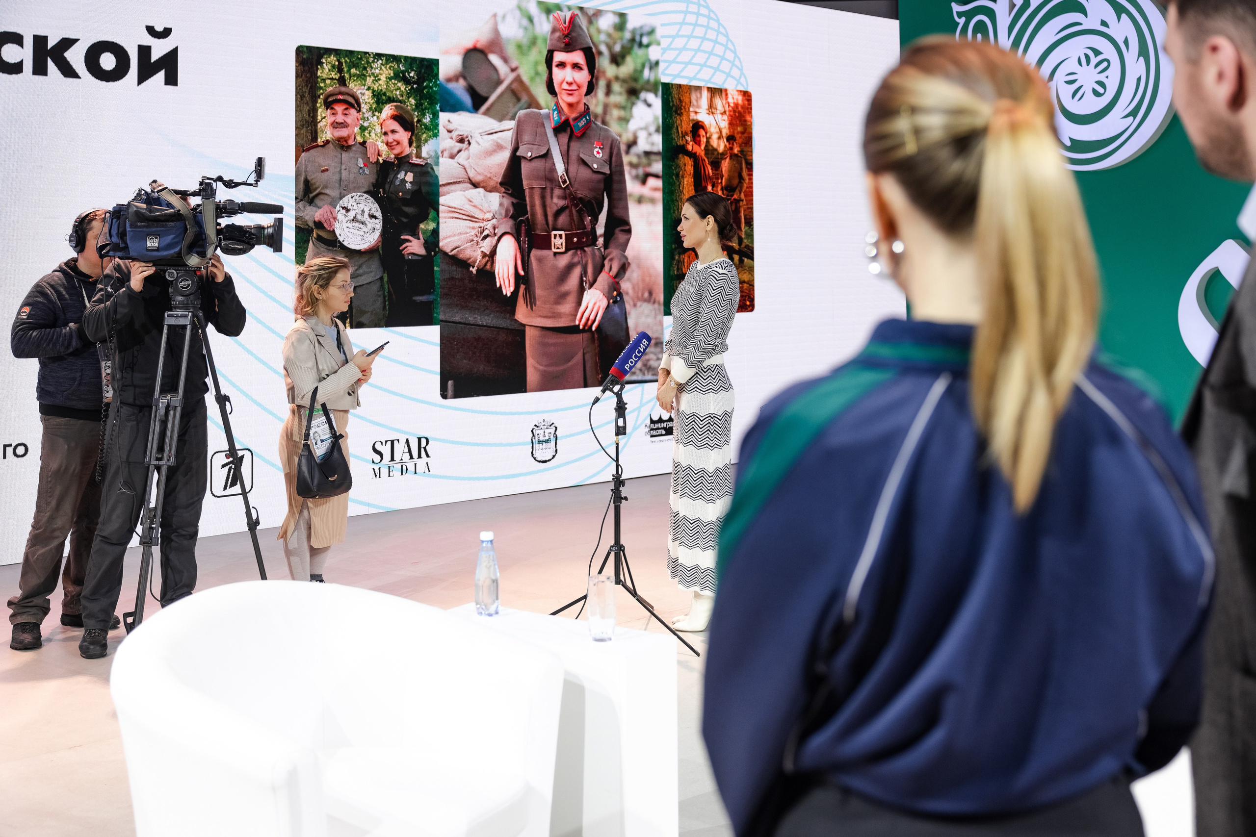 Выставка Россия: наша культура. Свадебный репортажный фотограф в Москве