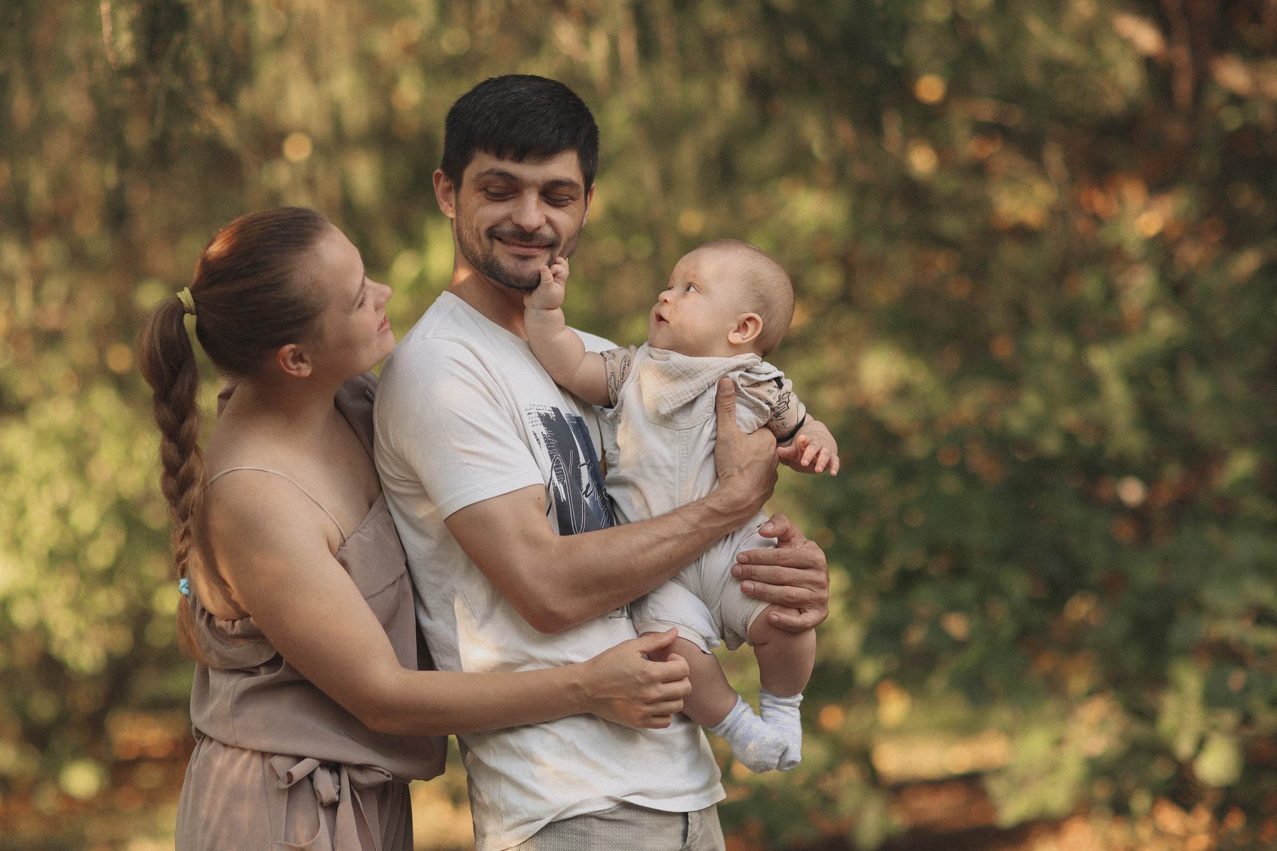 Ростислав с мамой и папой. Детский и семейный фотограф, съемка новорожденных Москва