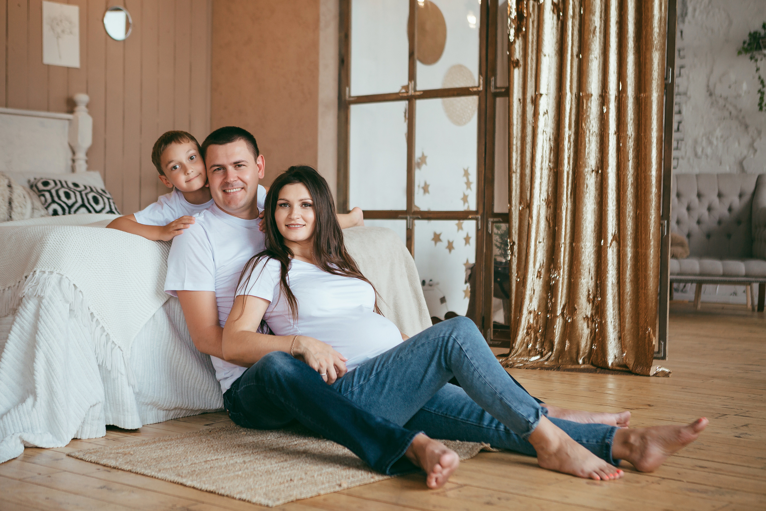 Фотосессия в ожидании чуда с мужем и ребенком екатеринбург. Фотограф Виктория Темирова Екатеринбург