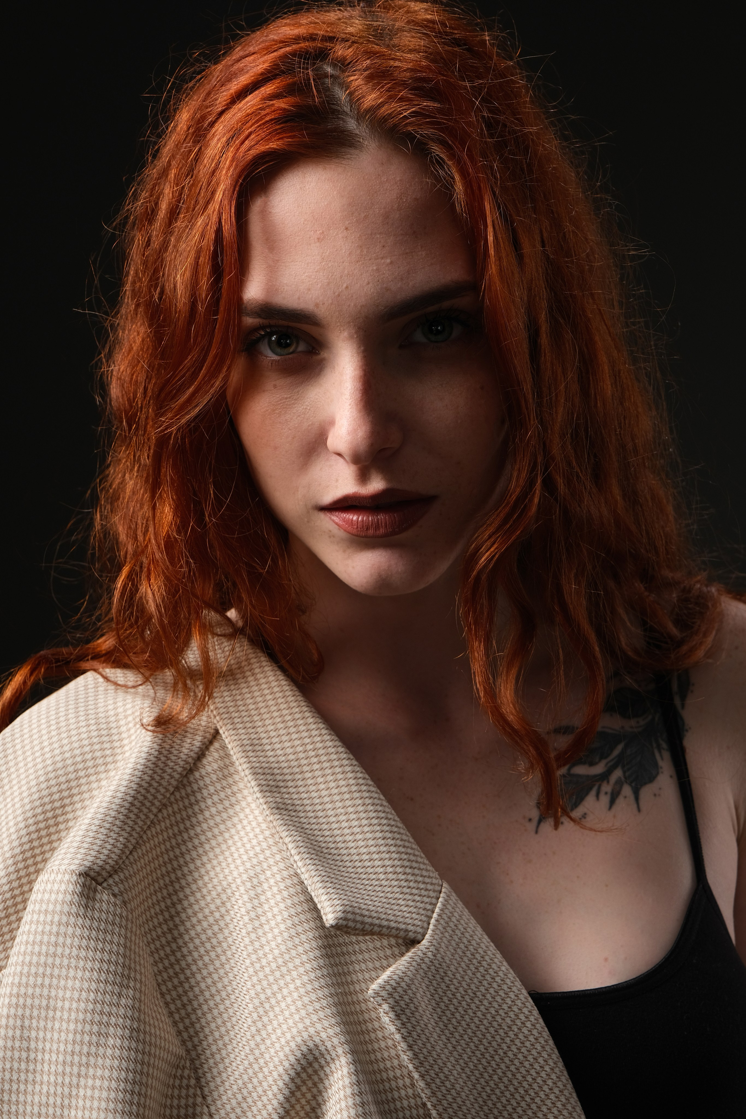 Фотограф в студии в городе Караганды