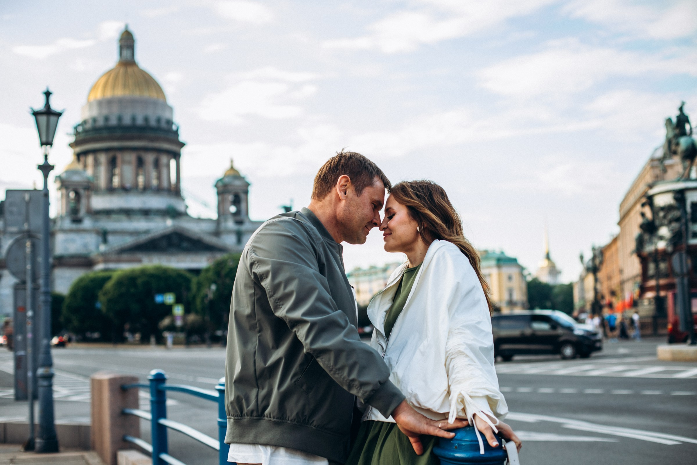 Сергей и Наталья в июне. Фотопрогулка в Петербурге. Индивидуальный и семейный фотограф в Санкт-Петербурге