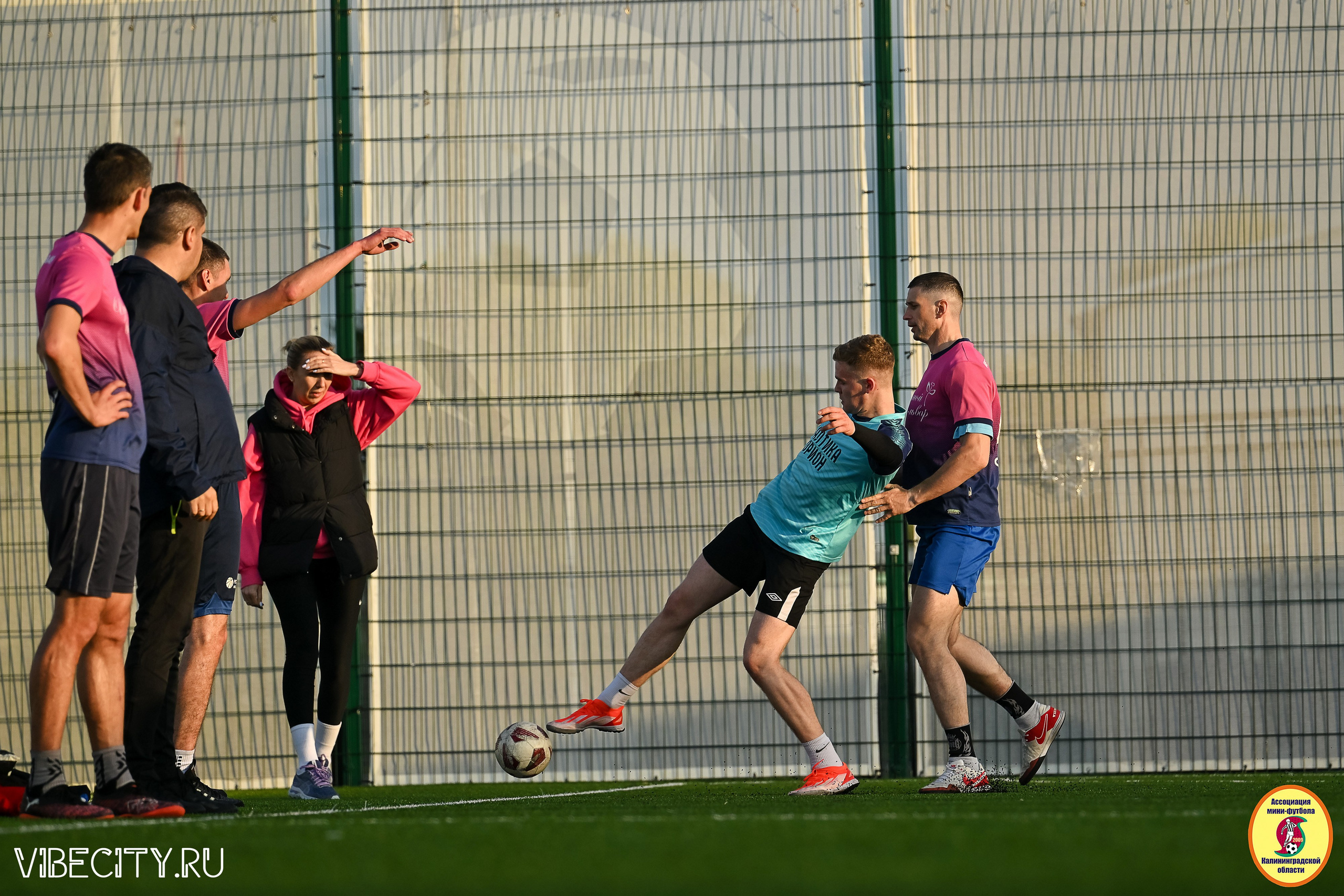 ИГРЫ МИНИ-ФУТБОЛЬНОЙ И КОРПОРАТИВНОЙ ЛИГИ. VIBECITY.RU Вайб Сити Ру Фоторепортажи Фотоотчеты Калининград