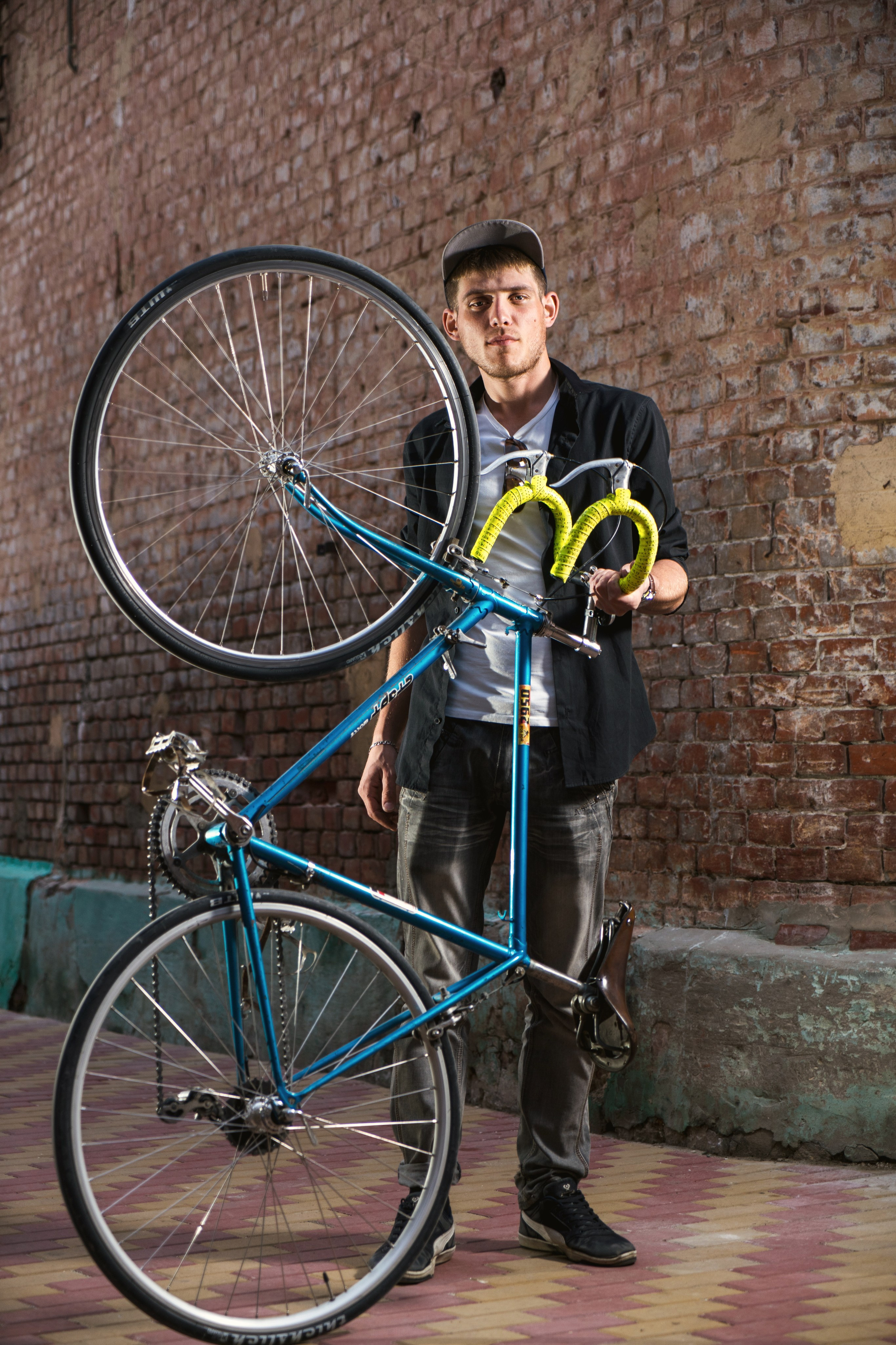 Алексей со своим ретро-велосипедом. Событийный фотограф Максим Бескоровайновнов