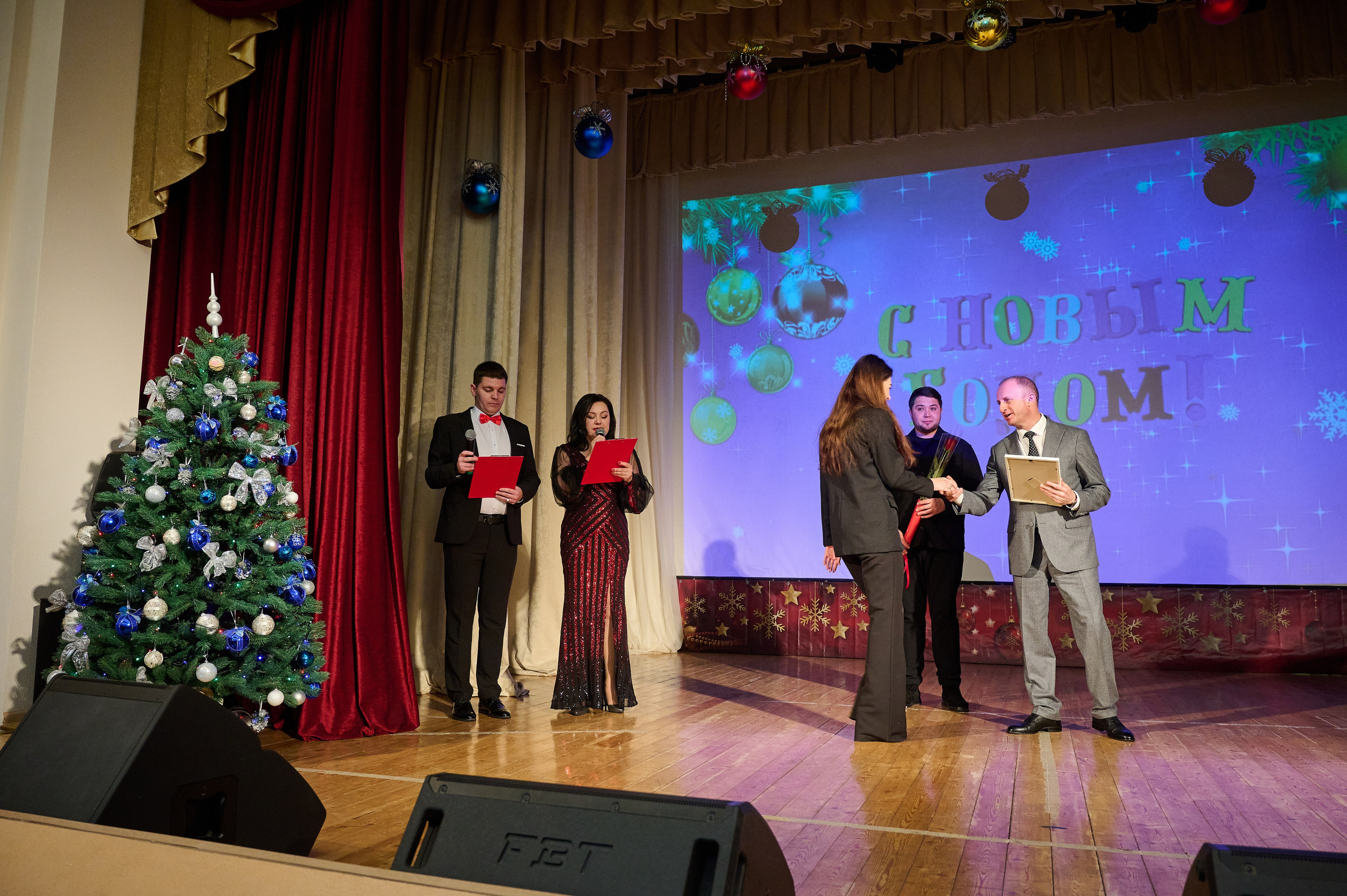 Концерт НГ В ДК. Жизнь курорта Кабардинка в фотографиях