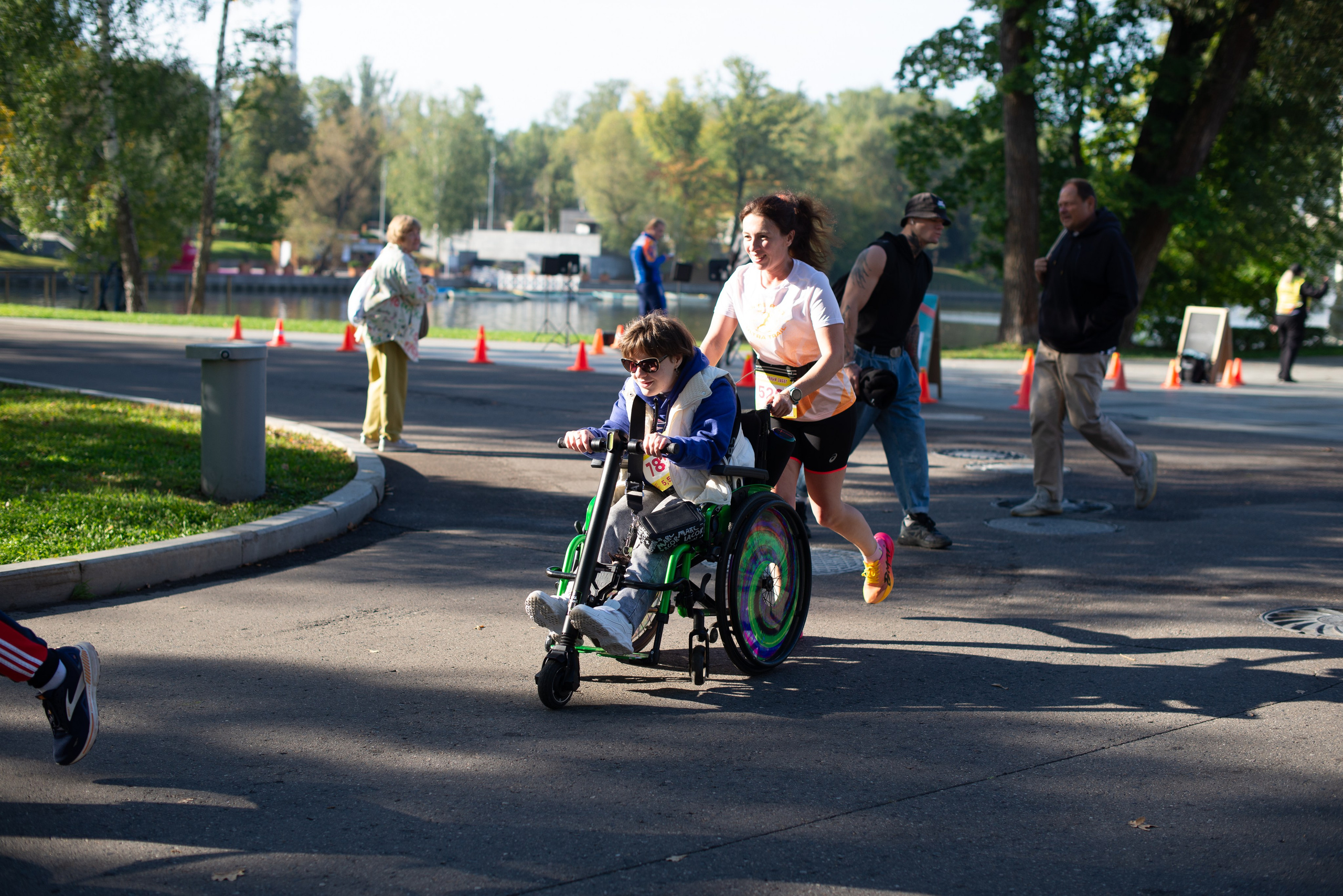 Инклюзивный забег ВДНХ Феникс Больше Чем Можешь. Victoria Radjevna Репортажный Фотограф — Видеограф Москва • Санкт-Петербург