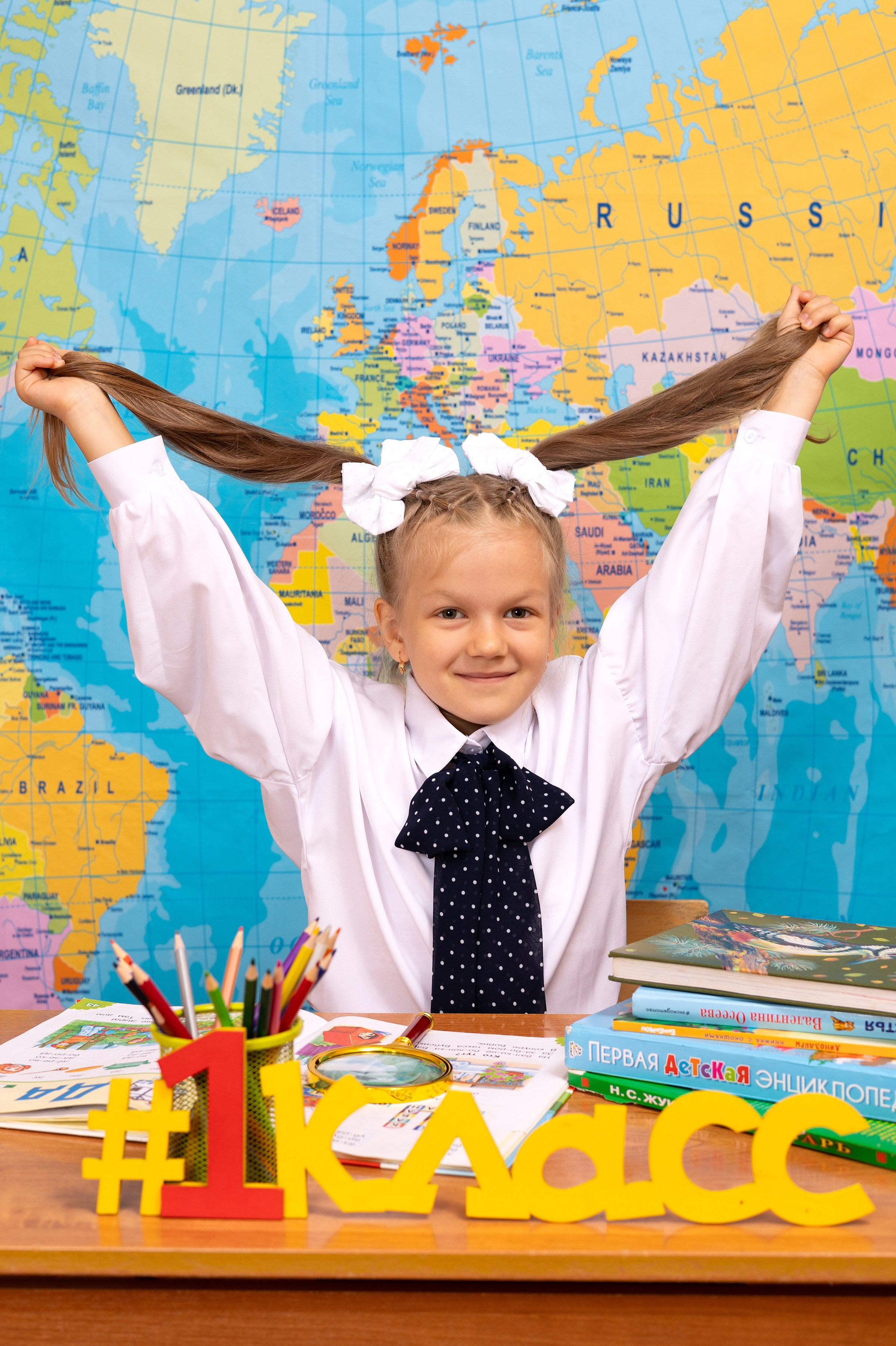 Карта мира голубая. Выпускные альбомы в Иваново в детский сад и школу. Александр и Светлана Янкины