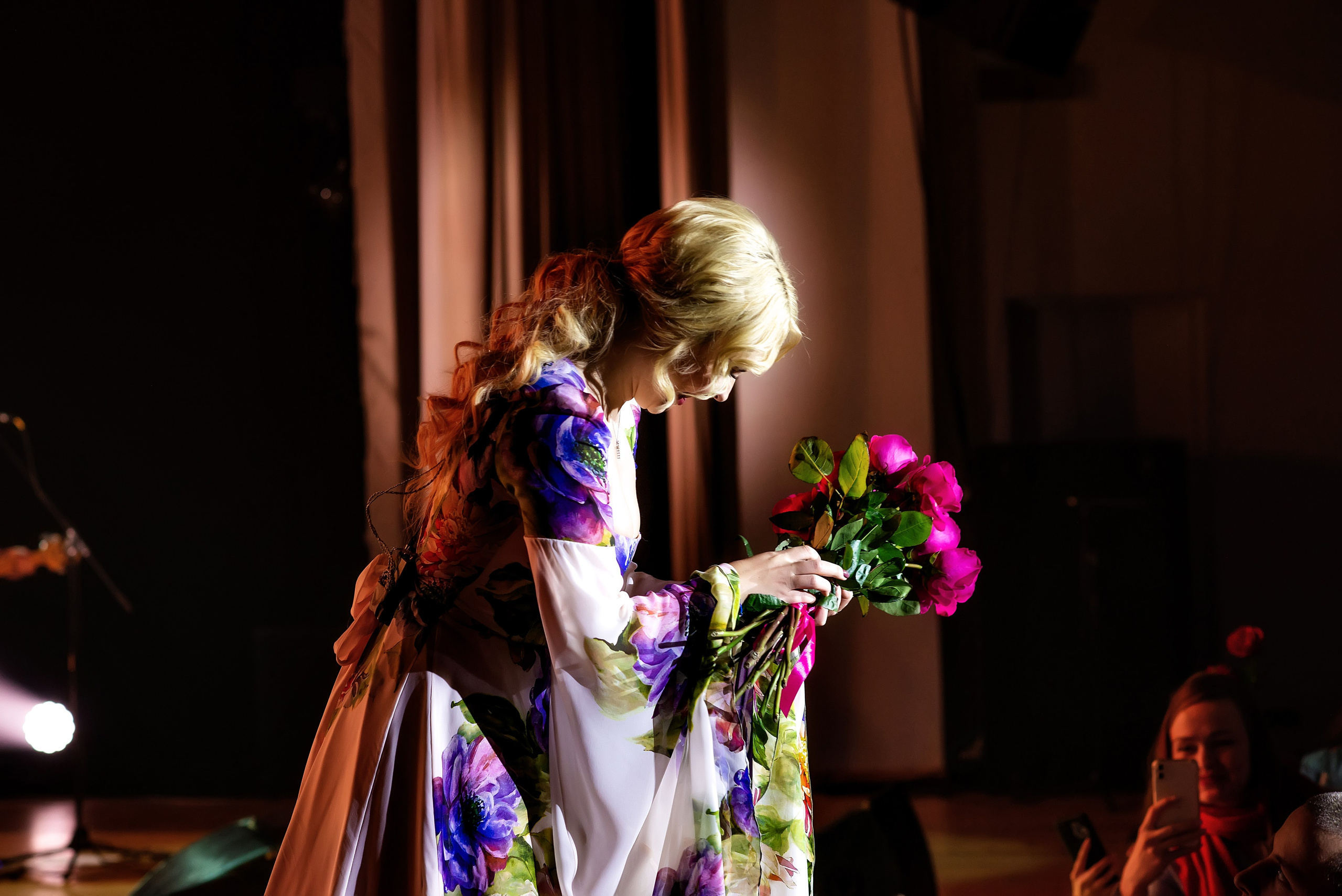 Концерт Пелагеи. Школьный, фэшн фотограф в Тюмени и в России Ирина Королева