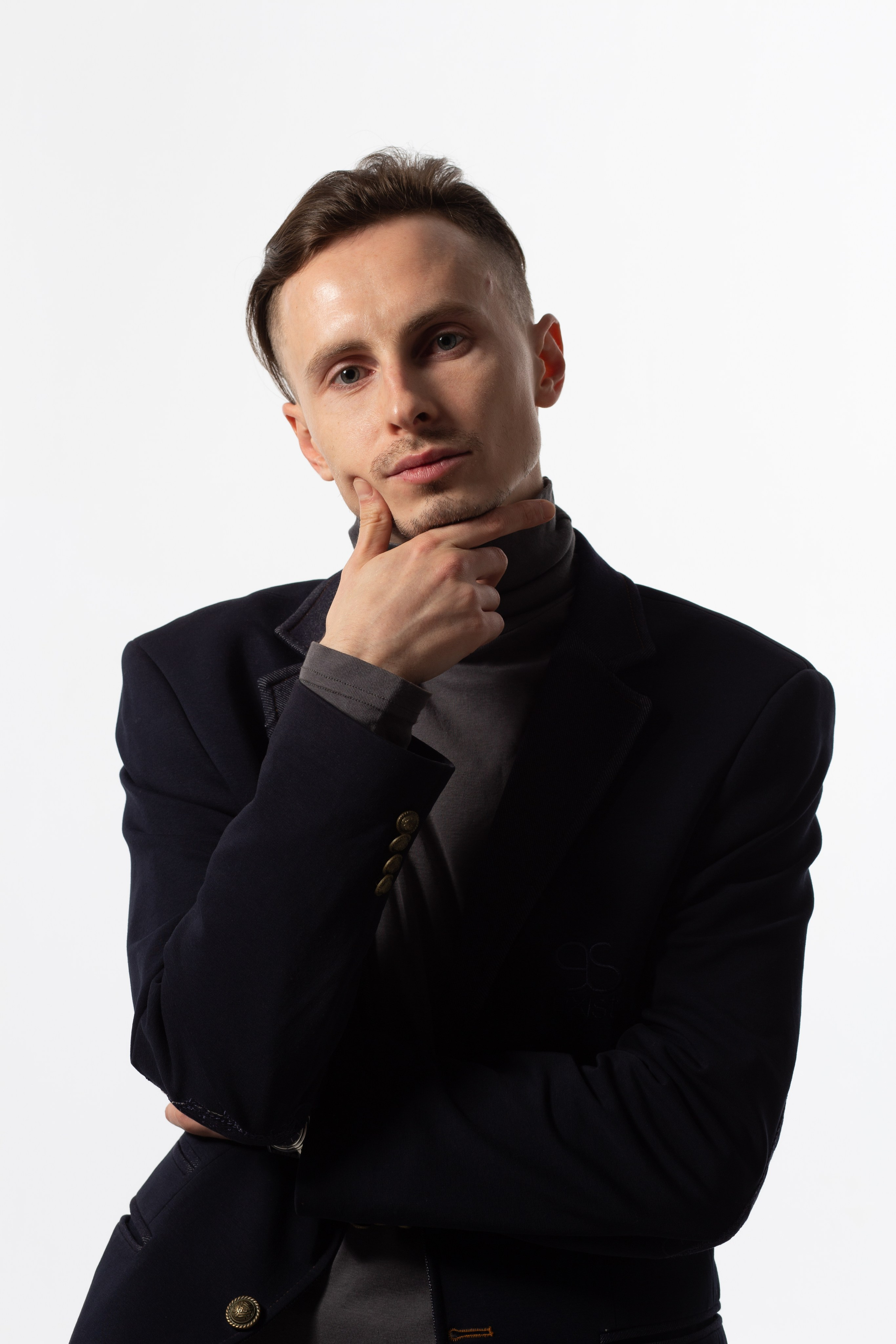 Денис, 180 см, 46-48. KED Production — продакшн из СПб. Создаём фото, видео и контент, который помогает брендам и селлерам продавать больше