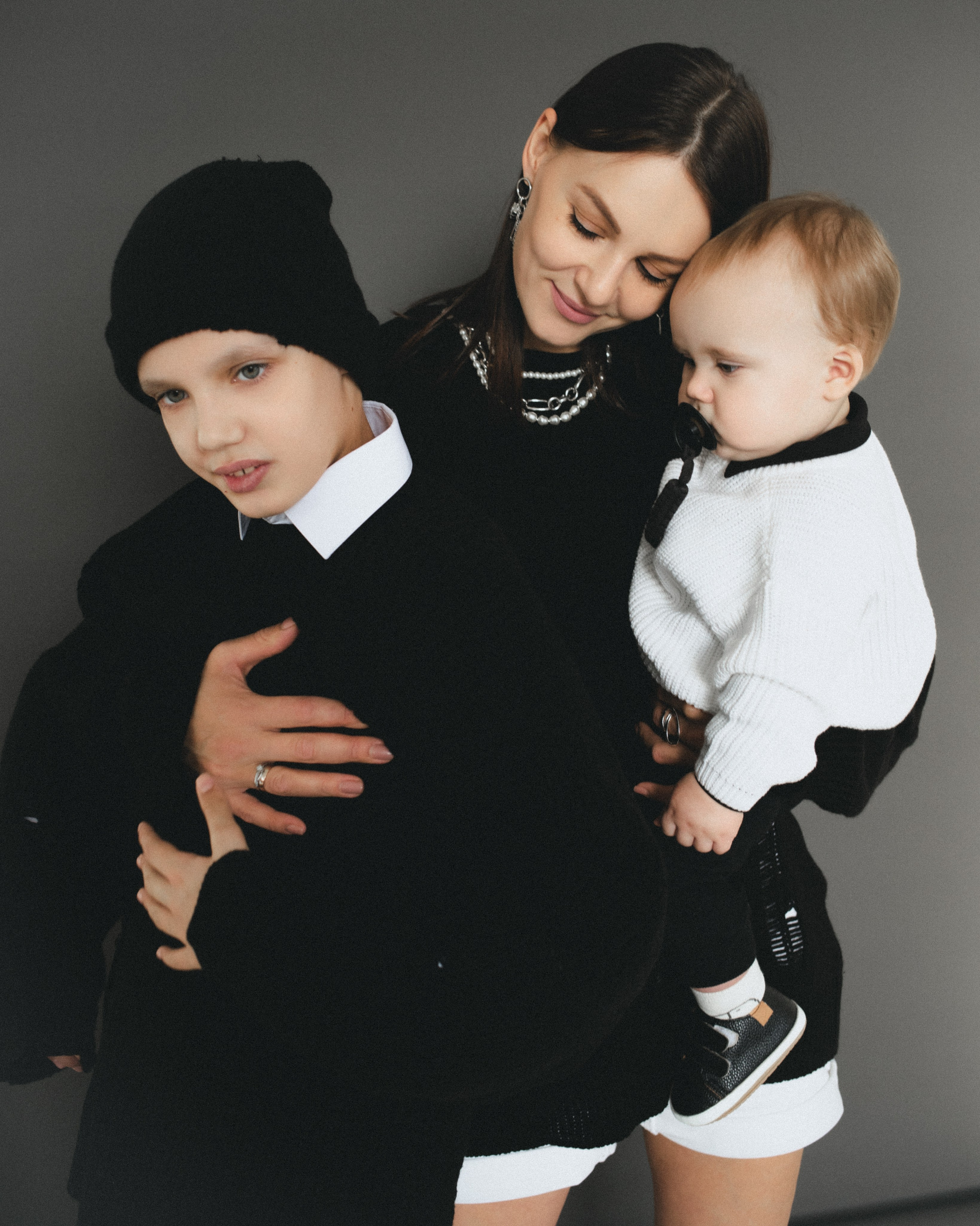 Кристина и сыновья. Фотограф в Москве и Сургуте Алла Лесовая. Снимаю каталог для брендов и индивидуальные портреты для людей
