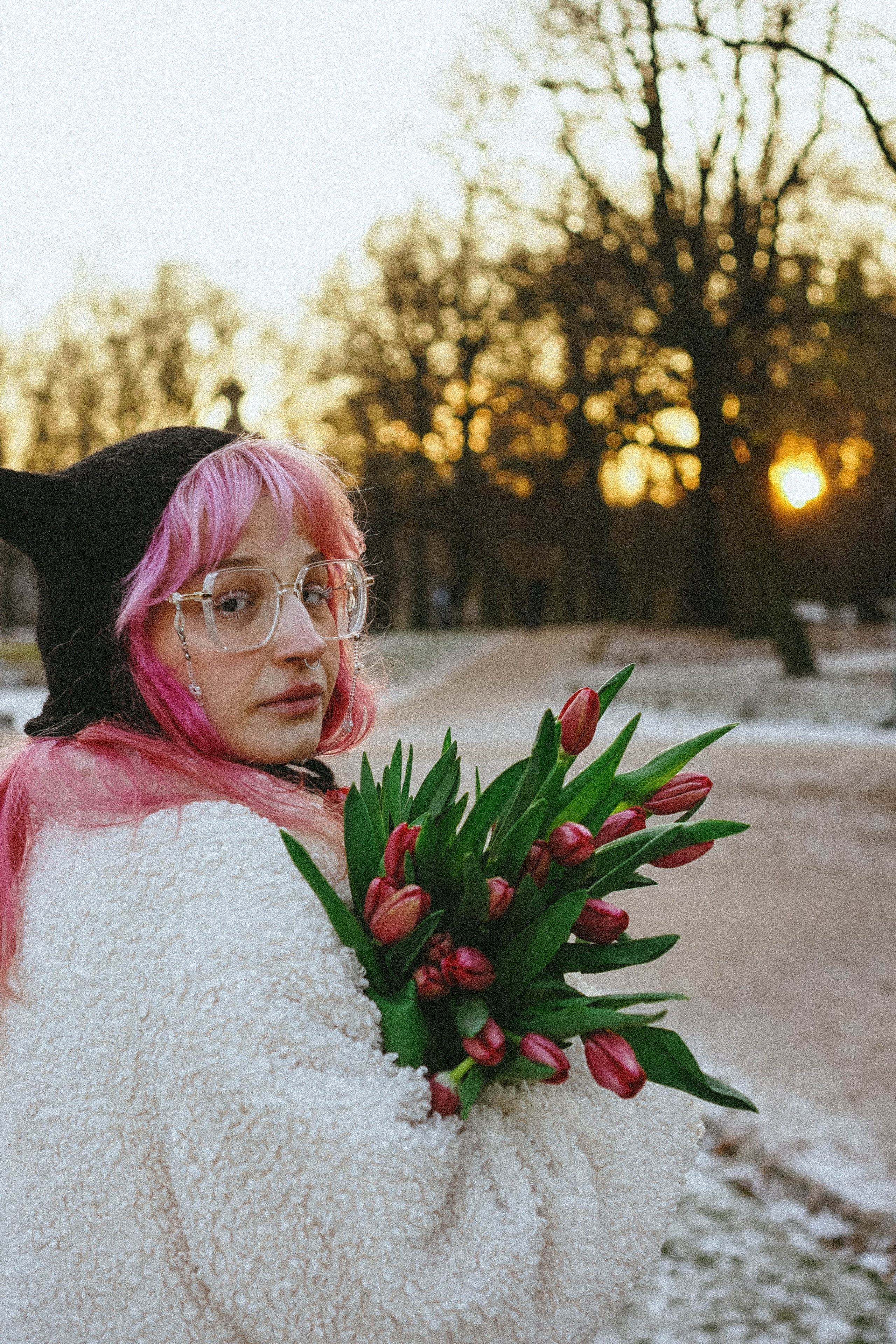 Прогулочная фотосессия с тюльпанами. Профессиональный фотограф, Санкт-Петербург — Виктория Богомолова