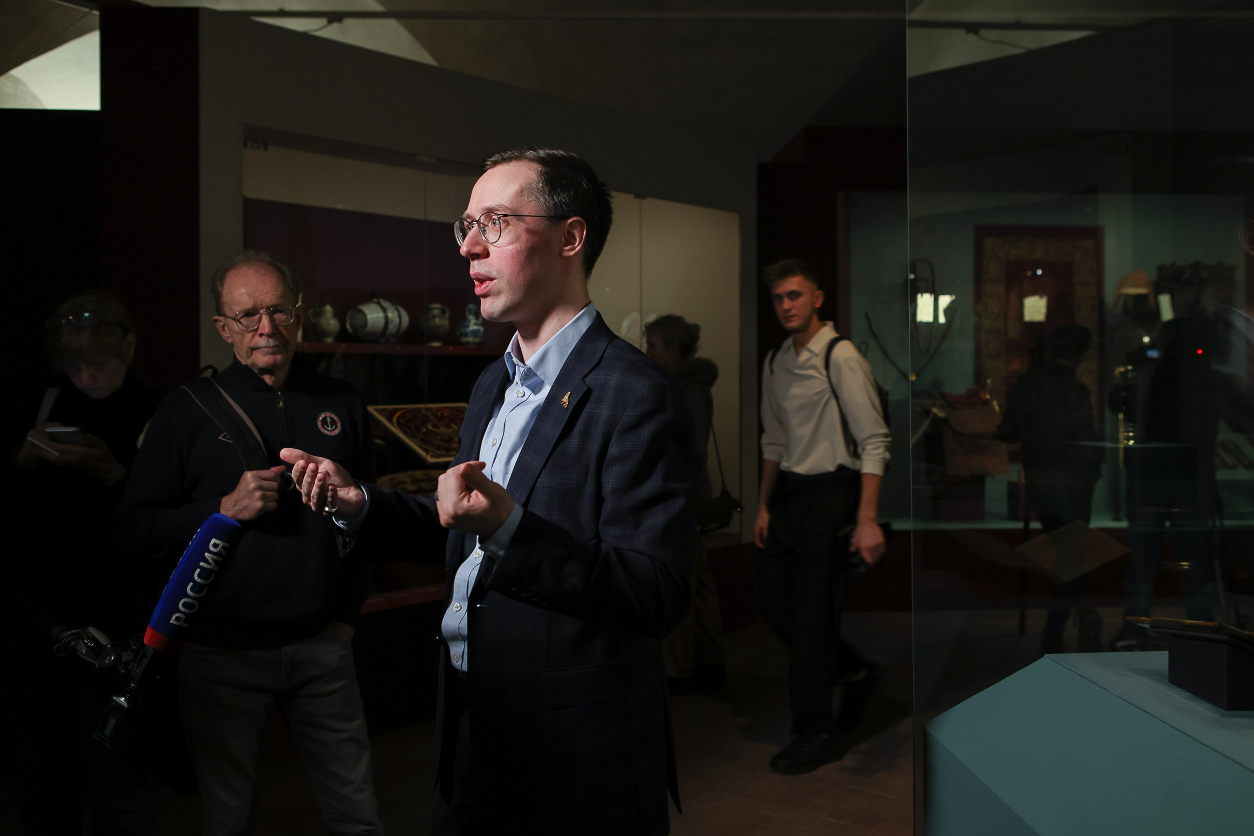 Кремль. Любители родной истории. Репортажный, архитектурный, театральный и файн-арт фотограф Лена Мельникова в Москве