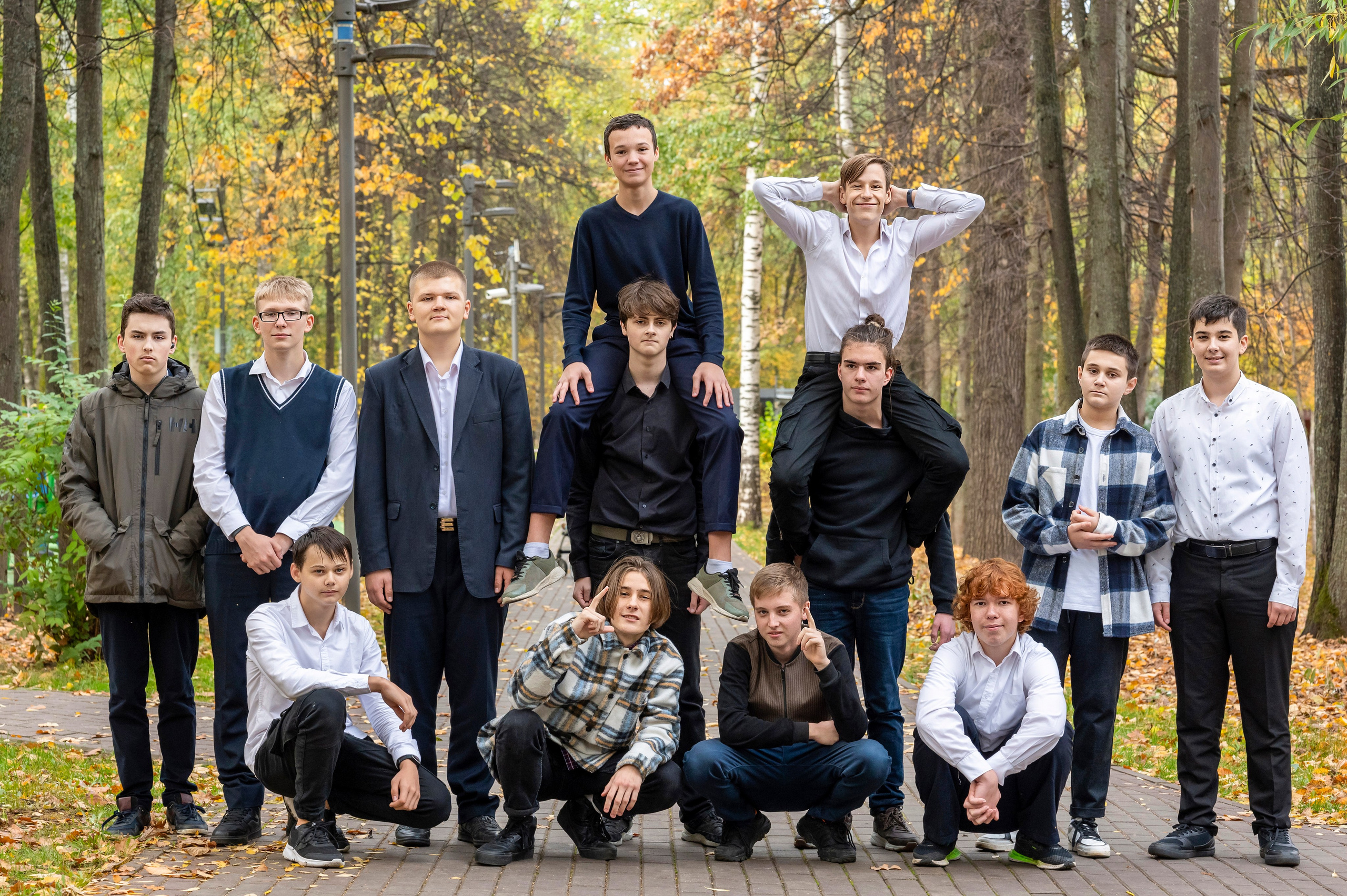 Осенняя фотосессия в парке 9-А класс Школа 953. Детский и семейный фотограф г. Москва Оксана Катаджи