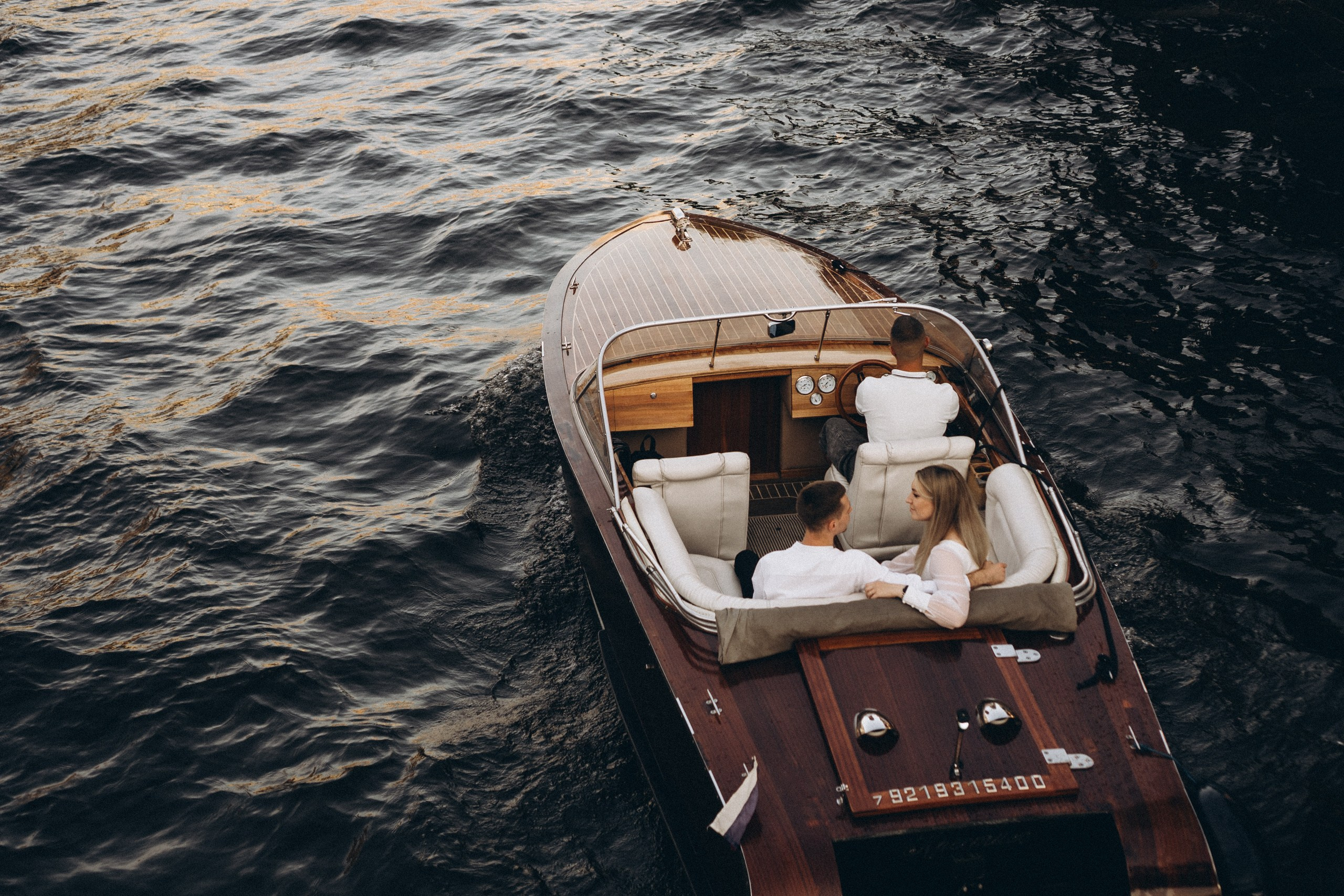 СВАДЕНБНАЯ СЬЕМКА НА КАТЕРЕ ПО КАНАЛАМ САНКТ-ПЕТЕРБУРГА И В АКВАТОРИИ НЕВЫ. Профессиональный фотограф, Санкт-Петербург — Виктория Богомолова