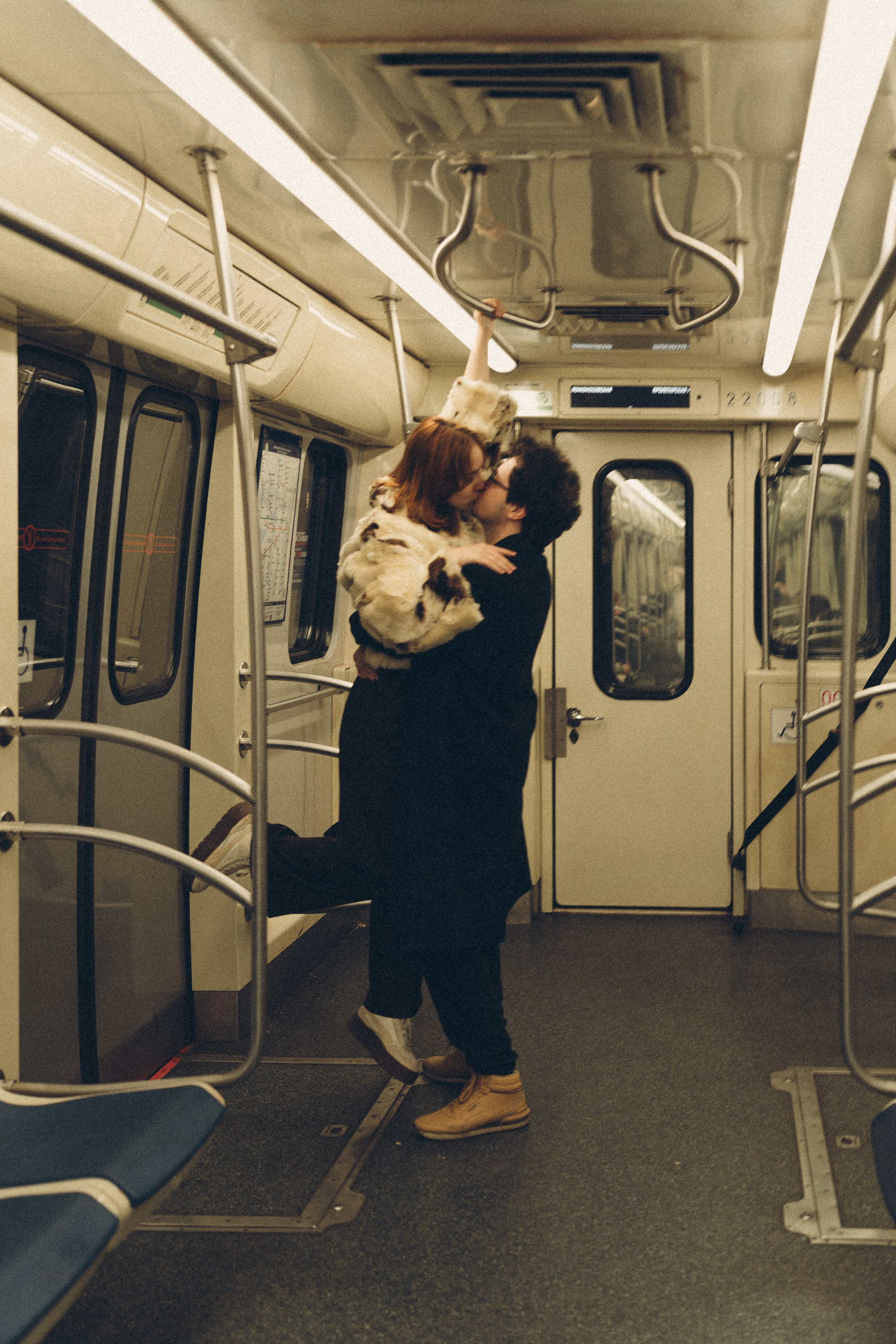 НОВОГОДНЯЯ ФОТОСЕСИИЯ ПАРЫ В МЕТРО ЛЮБОВЬ. Профессиональный фотограф, Санкт-Петербург — Виктория Богомолова
