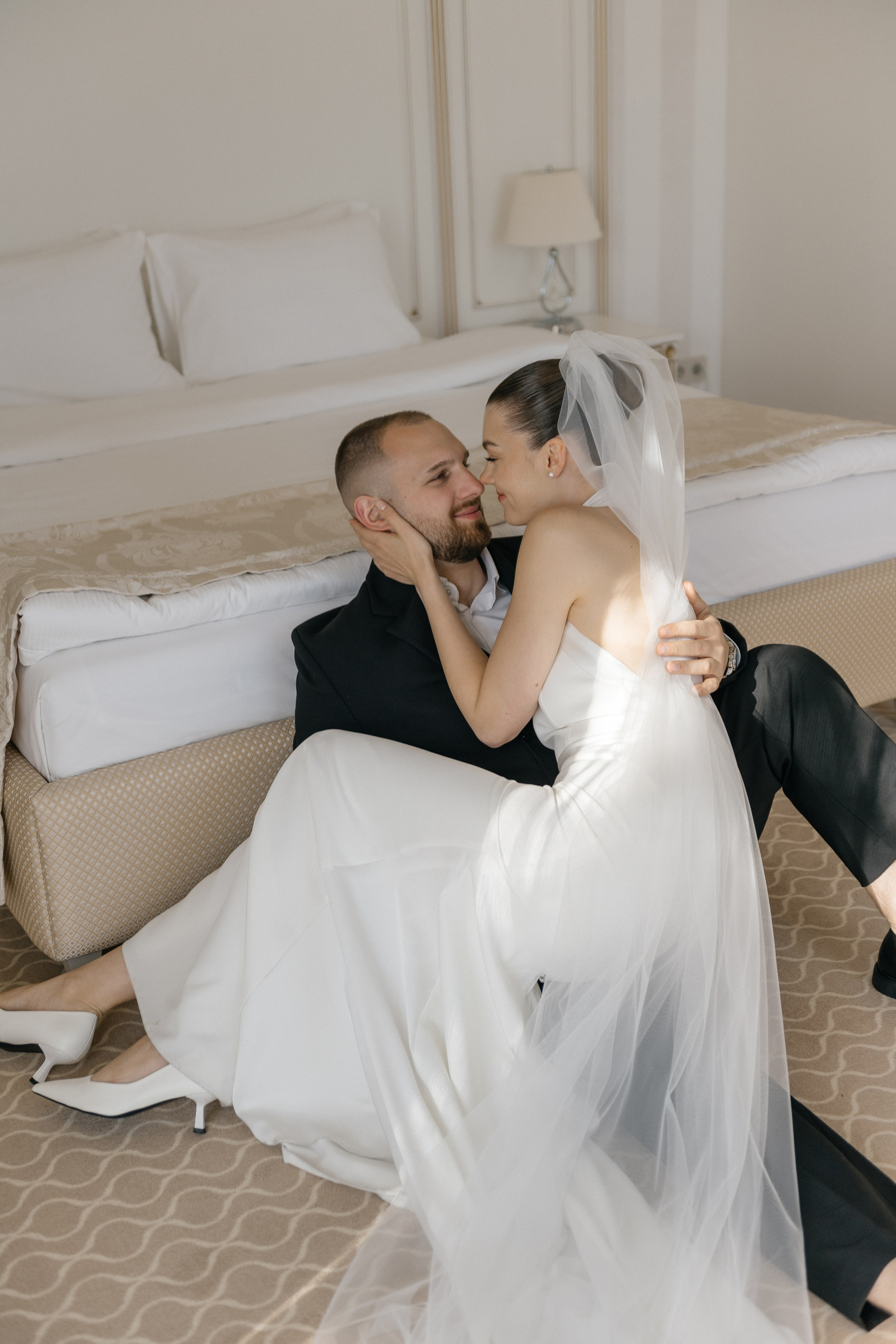 Wedding day in VERSAL PARK. Wedding PHOTOGRAPHER Andrew Vnukov