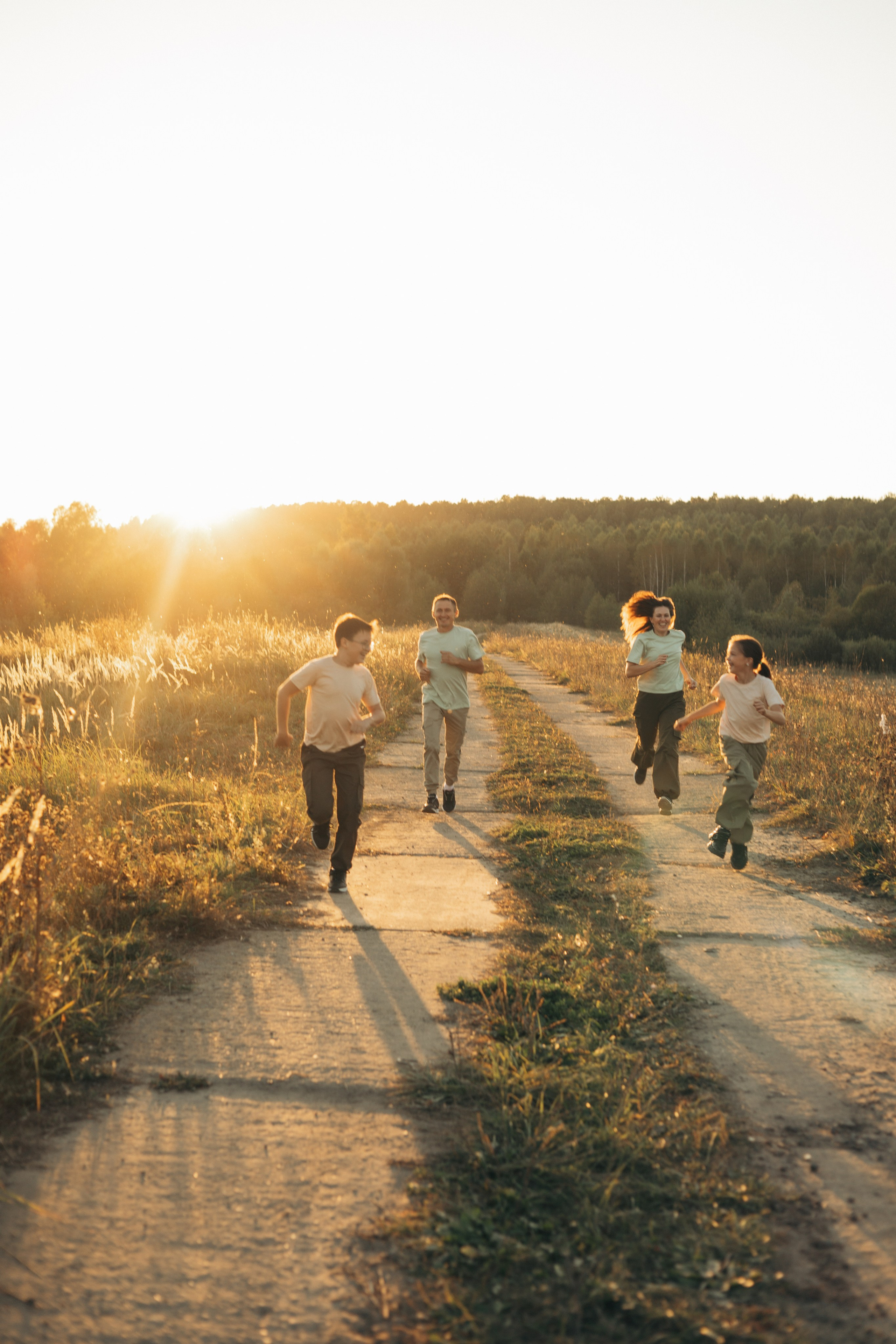 Юля, Илья, Полина, Сергей. Ваш фотограф