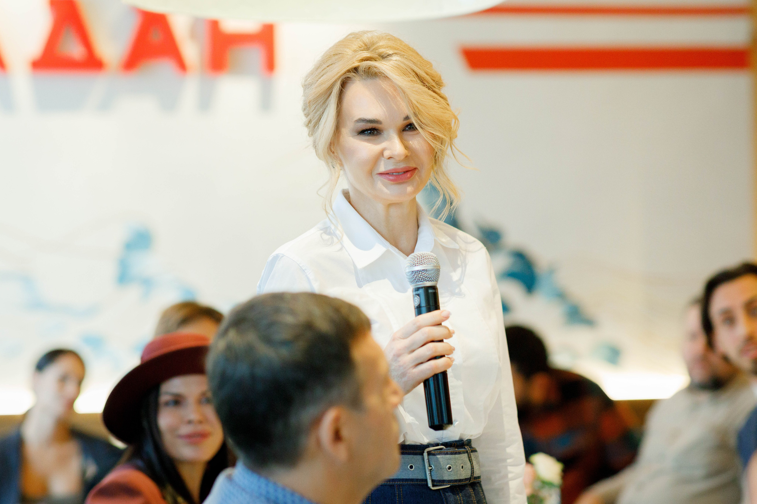 Международный опыт инвестиций РФ и ОАЭ. Бизнес-завтрак в «Магадане». Репортажный фотограф в Новосибирске Алена Помазунова