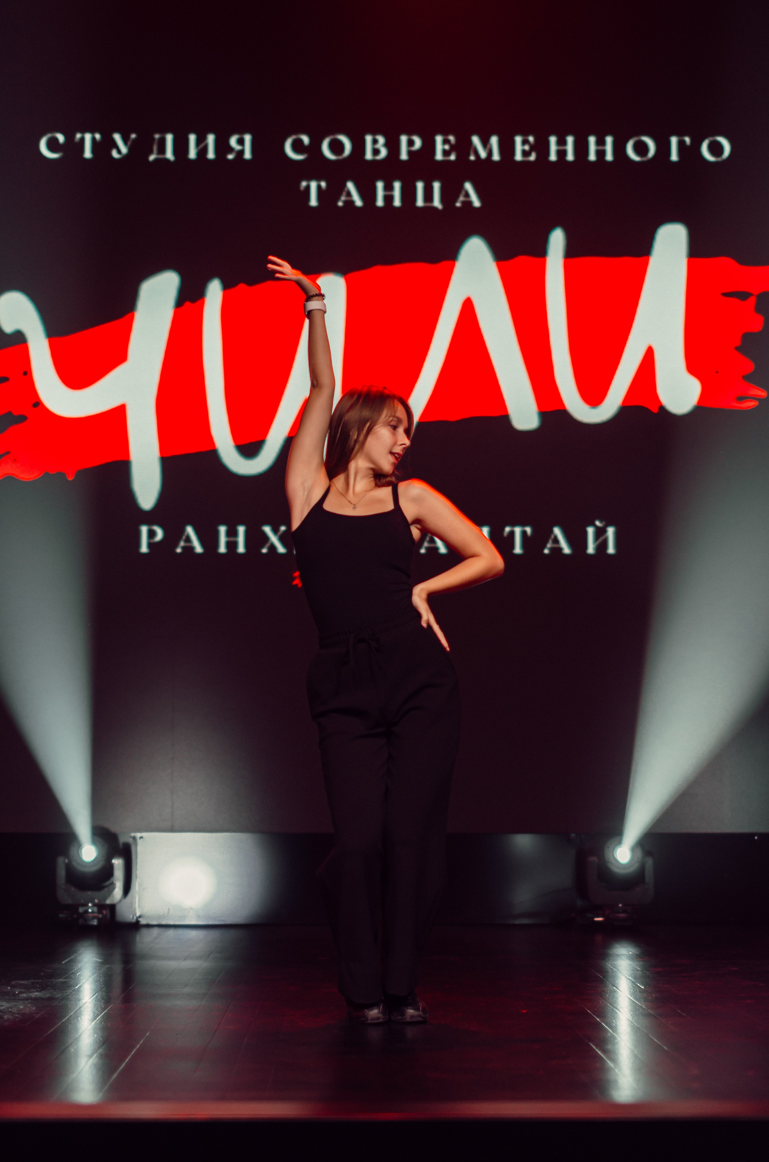 Групповая фотосъемка танцевального коллектива. Денисова Аля — фотограф для парных съемок и индивидуальных историй в Барнауле