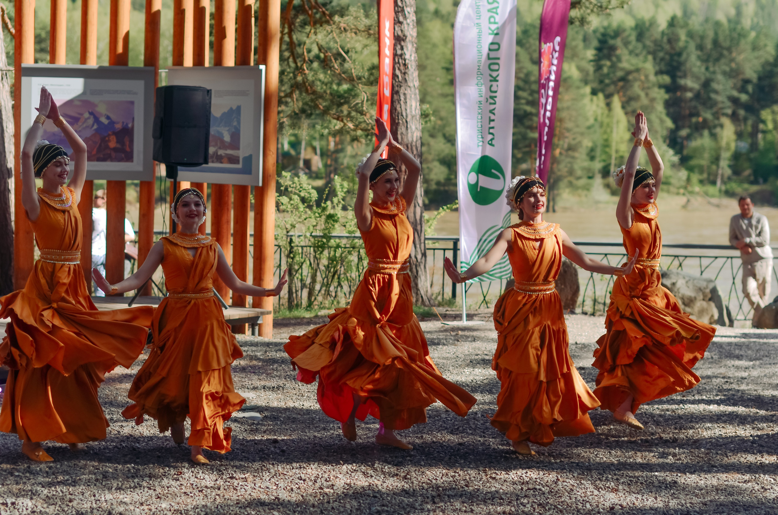 Фестиваль «Цветение Маральника на Алтае 2025». Фоторепортаж. Денисова Аля — фотограф для парных съемок и индивидуальных историй в Барнауле