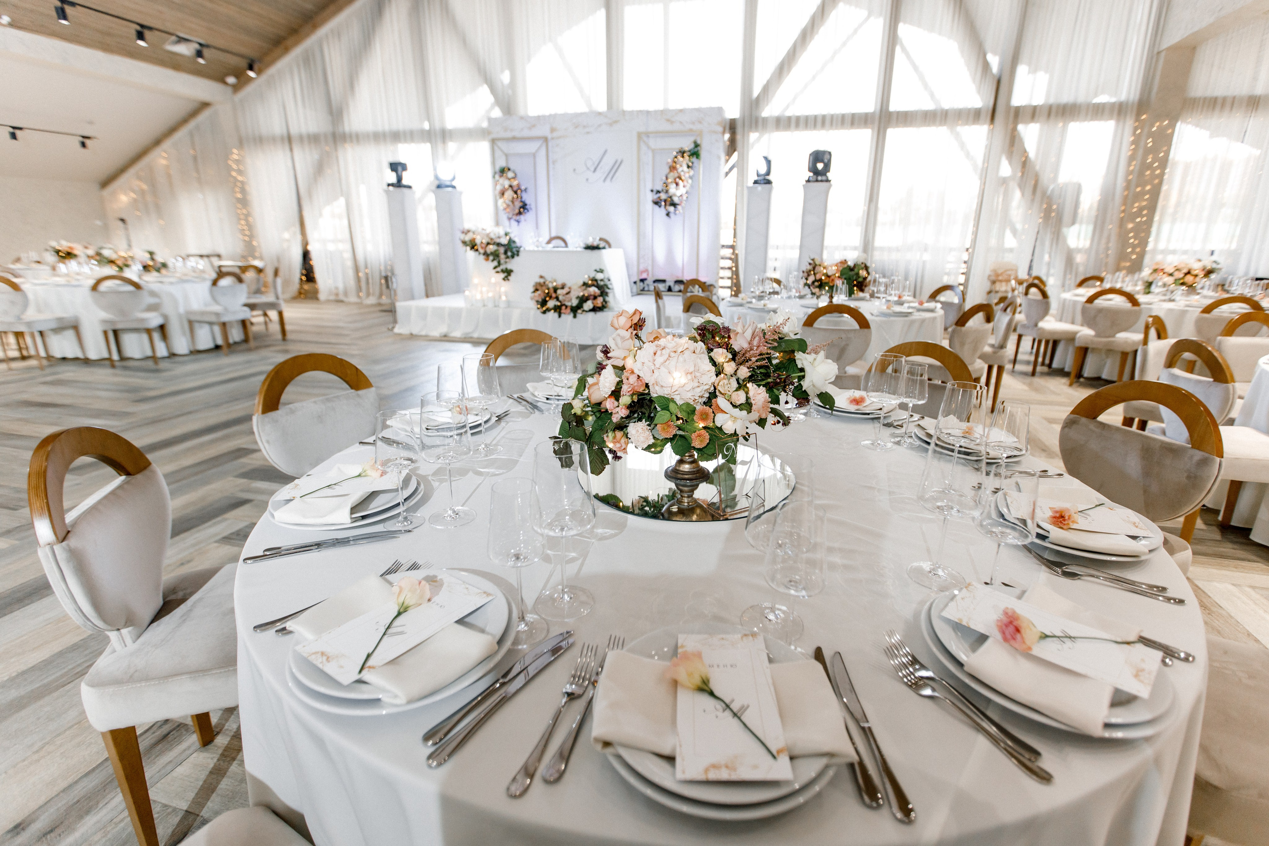 Свадьба в комплексе «Видная усадьба». Kirillova Studio — мастерская декора и событий Юли Кирилловой