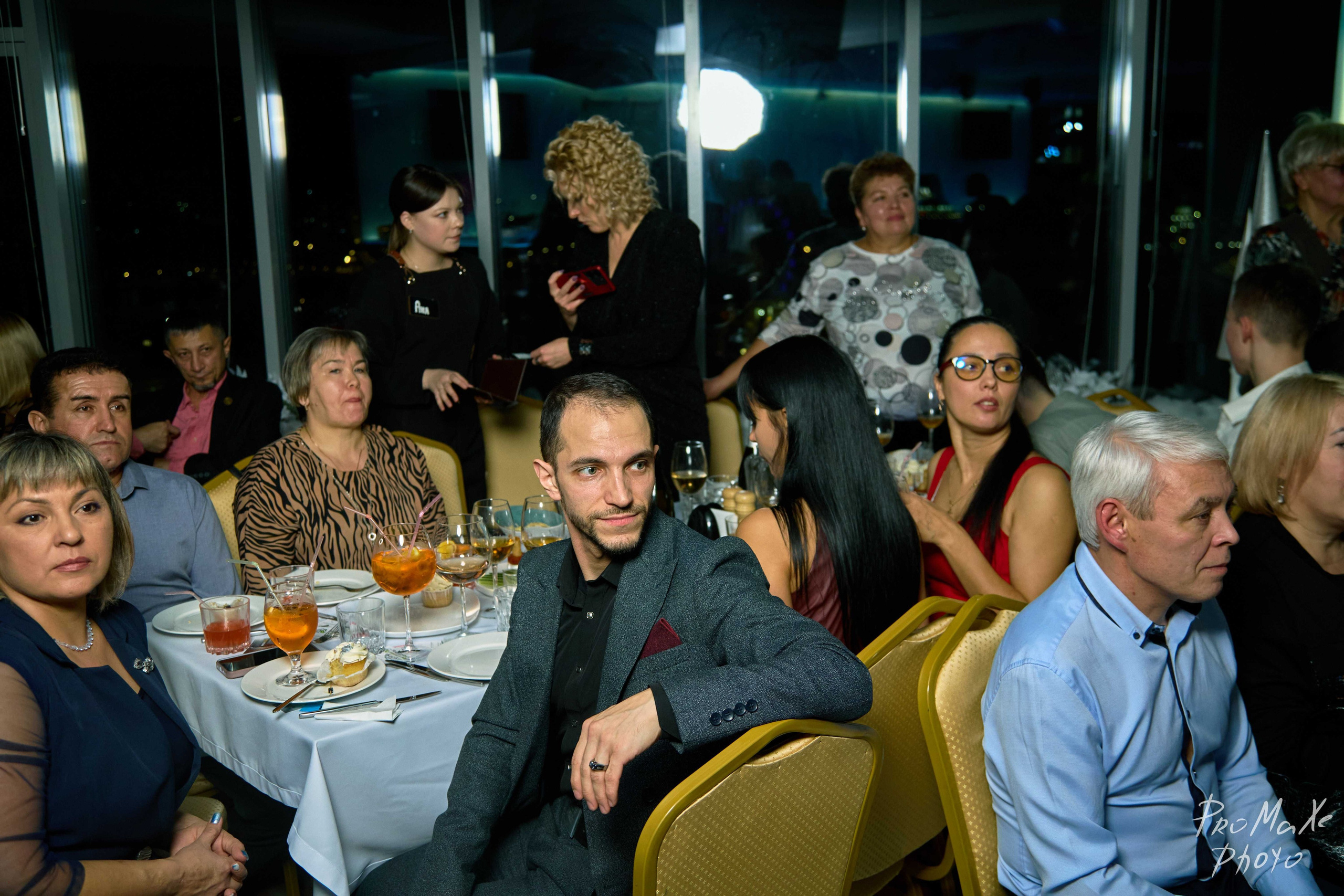 Зал КРАСА МАСС-МЕДИА ЧУВАШИИ. Владимир Суздалов (ProMaXe) — Портретный фотограф, тематические фотосессии в Чебоксарах