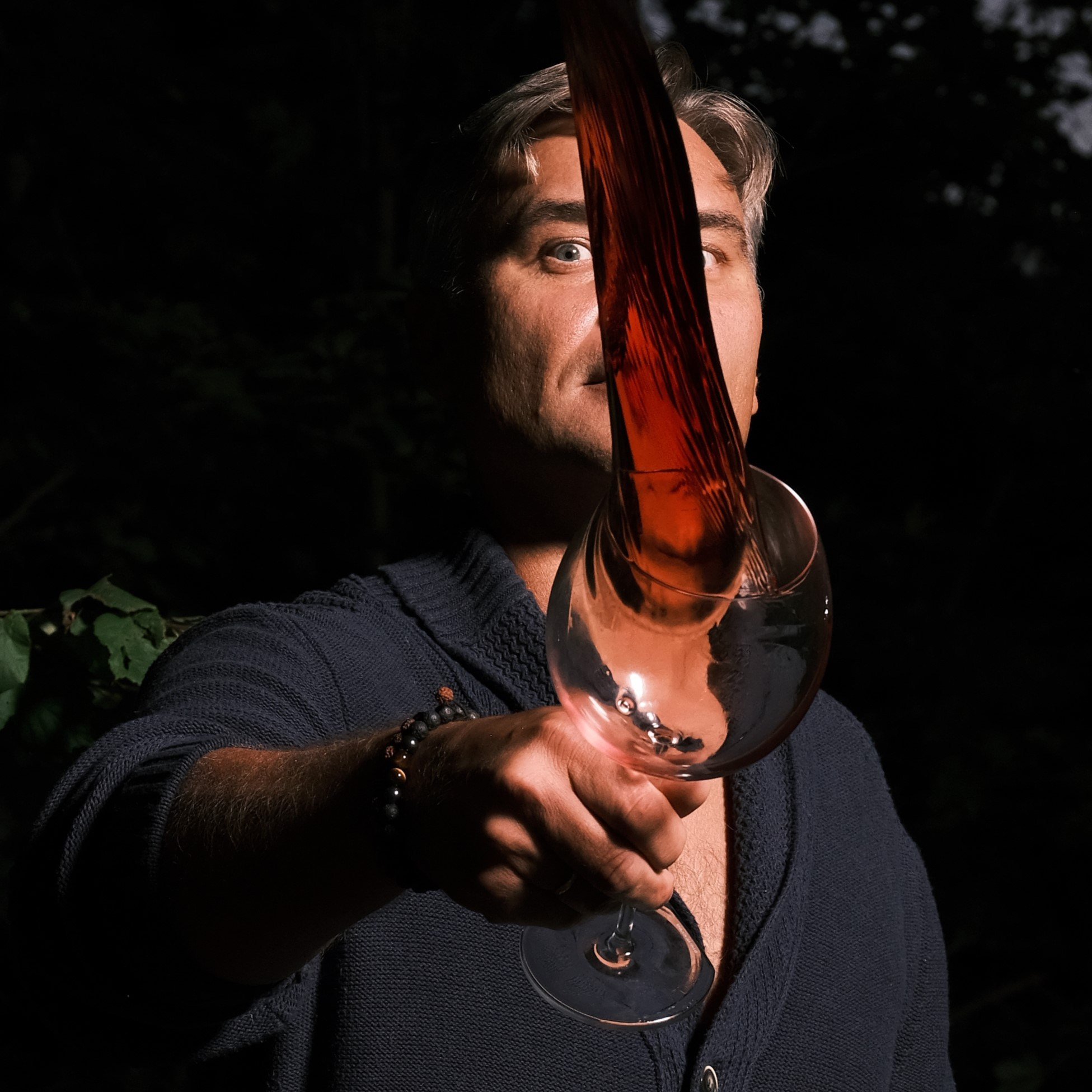 Вадим и вино. Фотограф в Москве и Праге: индивидуальные портреты, парные фотосессии