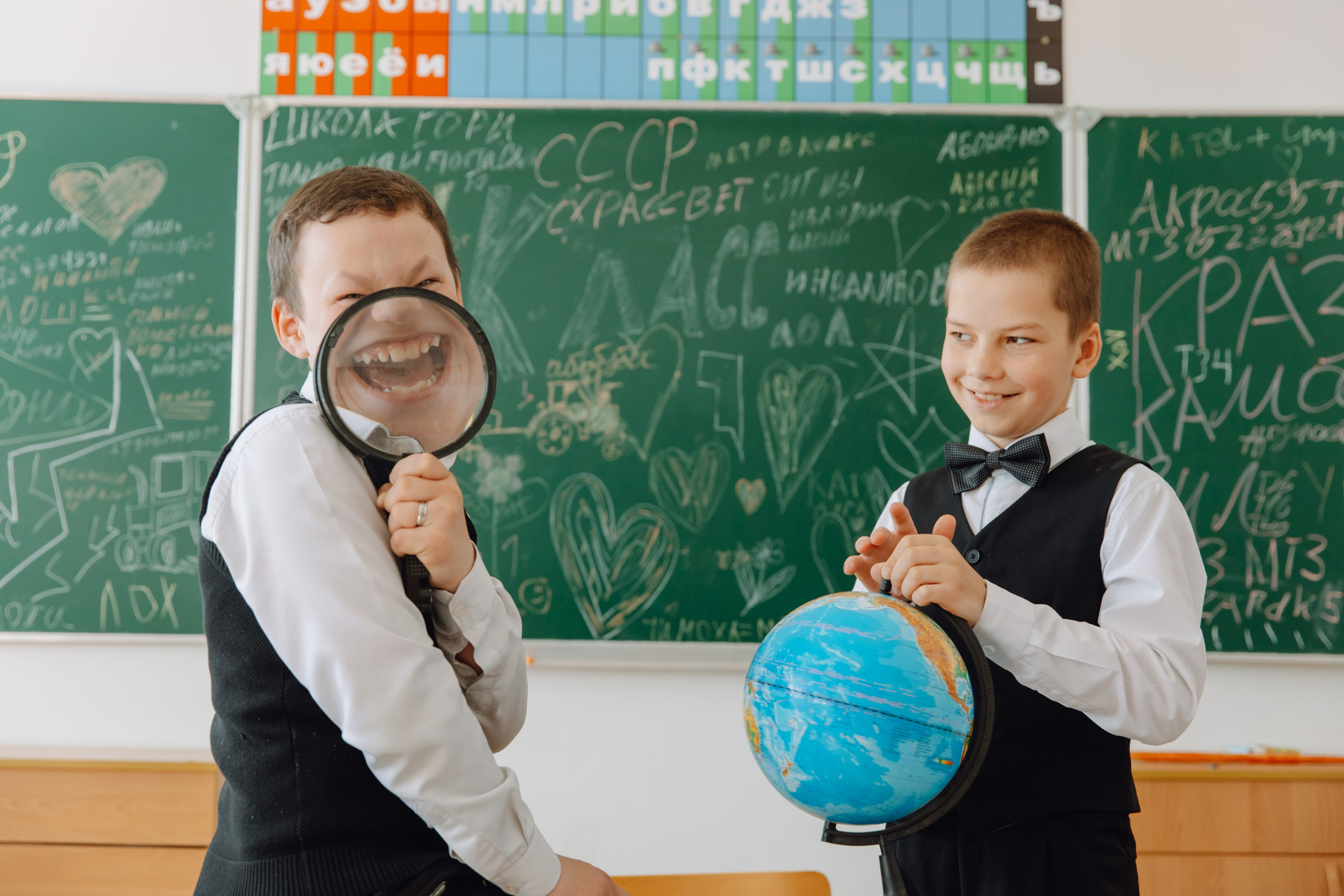 Школьные альбомы в Чернянке. Фотограф Максим Никонов