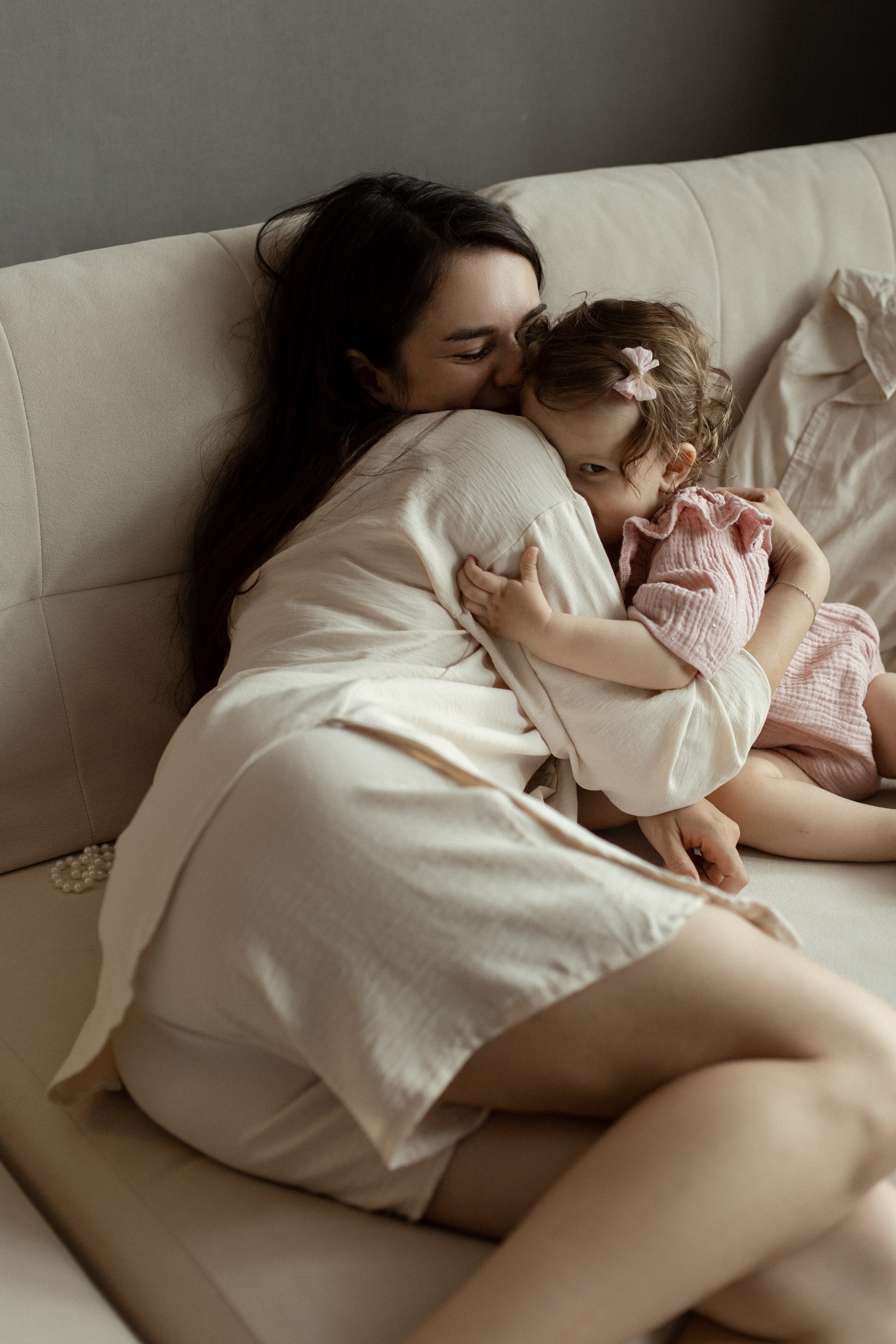 Домашняя фотосессия мама и дочка. Семейный фотограф Челябинск