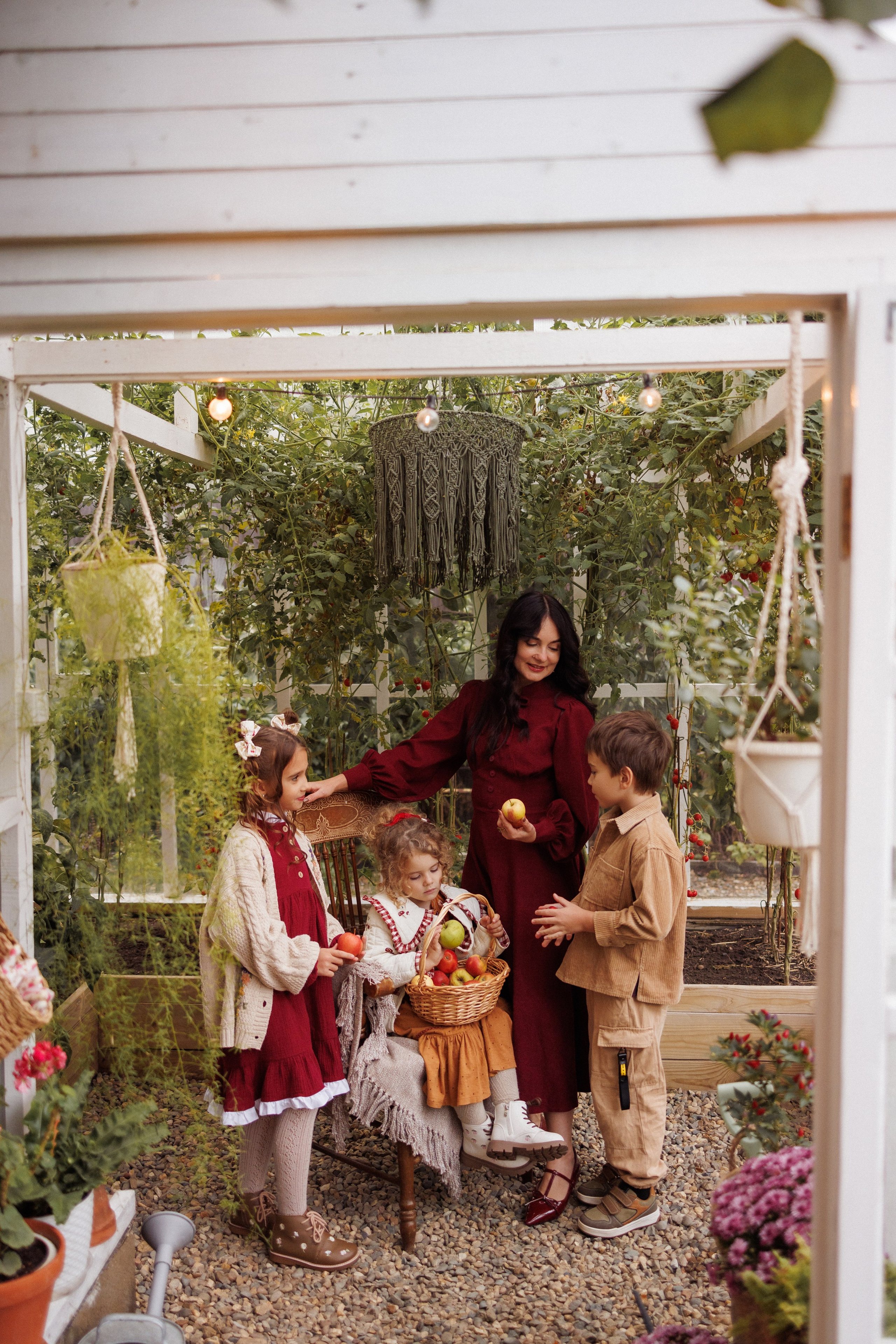 Семейная фотосессия в осенних декорациях фотостудии «Теплица», город Краснодар. Семейный и детский фотограф в Краснодаре Анна Трашкова