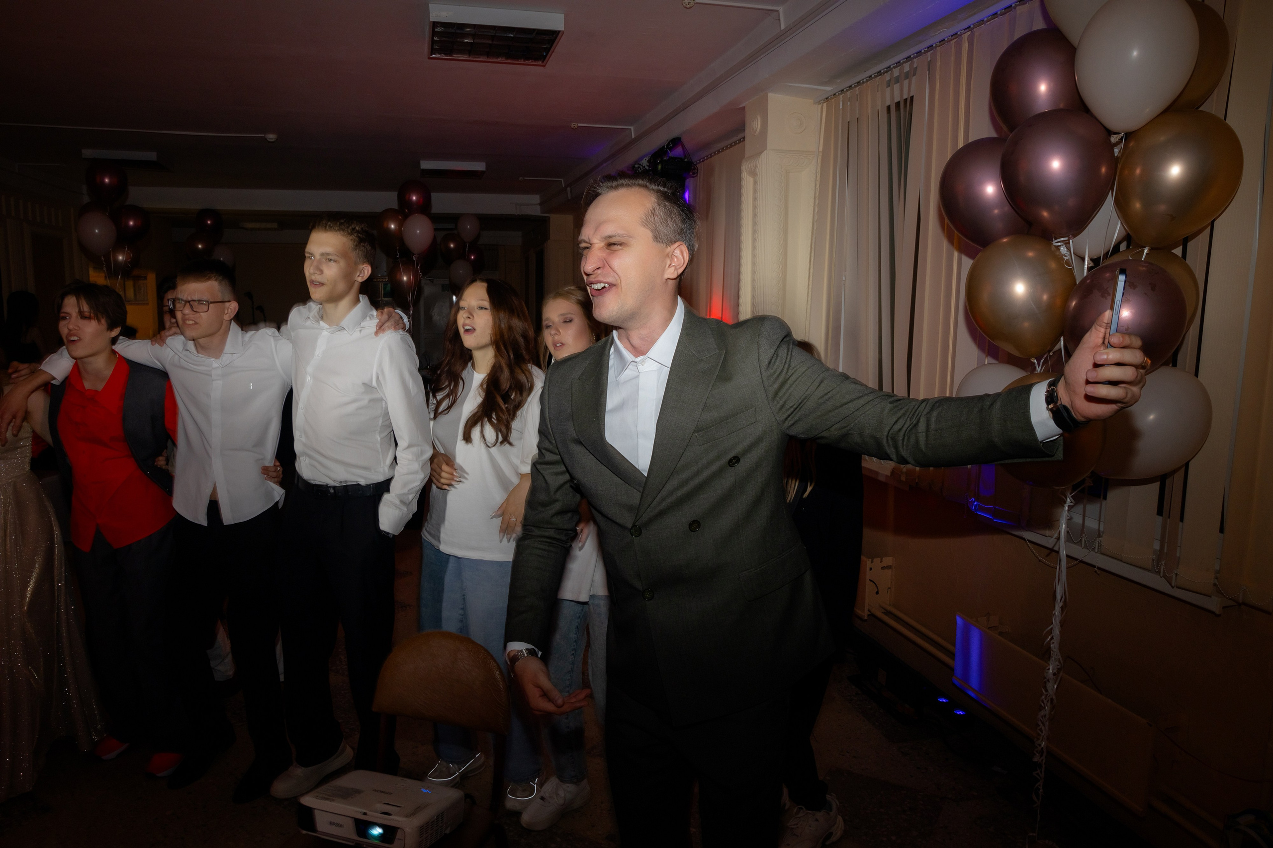 Школьный выпускной 2024 год в Соколе (Минск). Свадебный фотограф в Минске/Беларуси Сергей Спиридонов