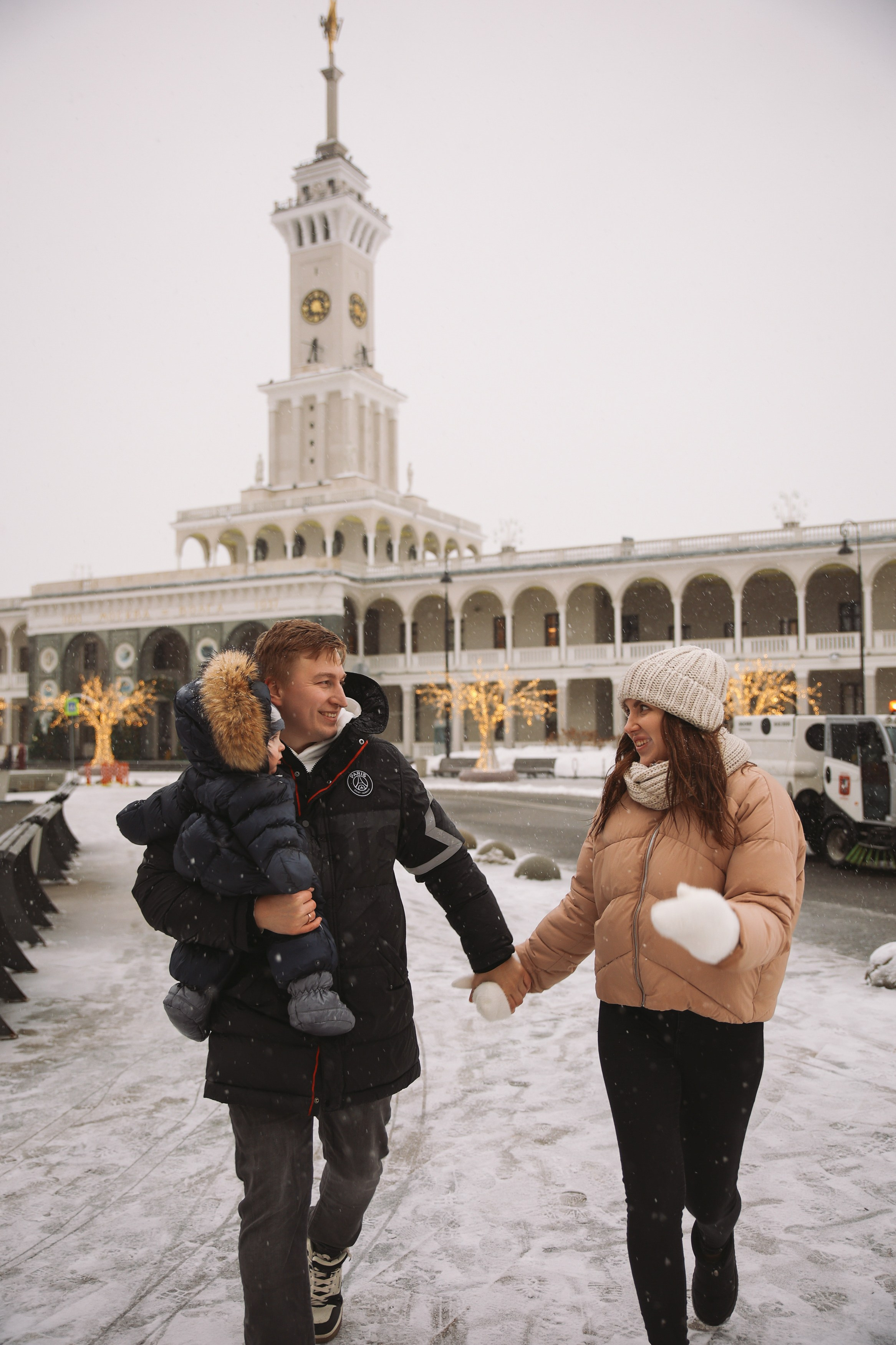 Семейная фотосессия прогулка. Фотограф Владимир Москва