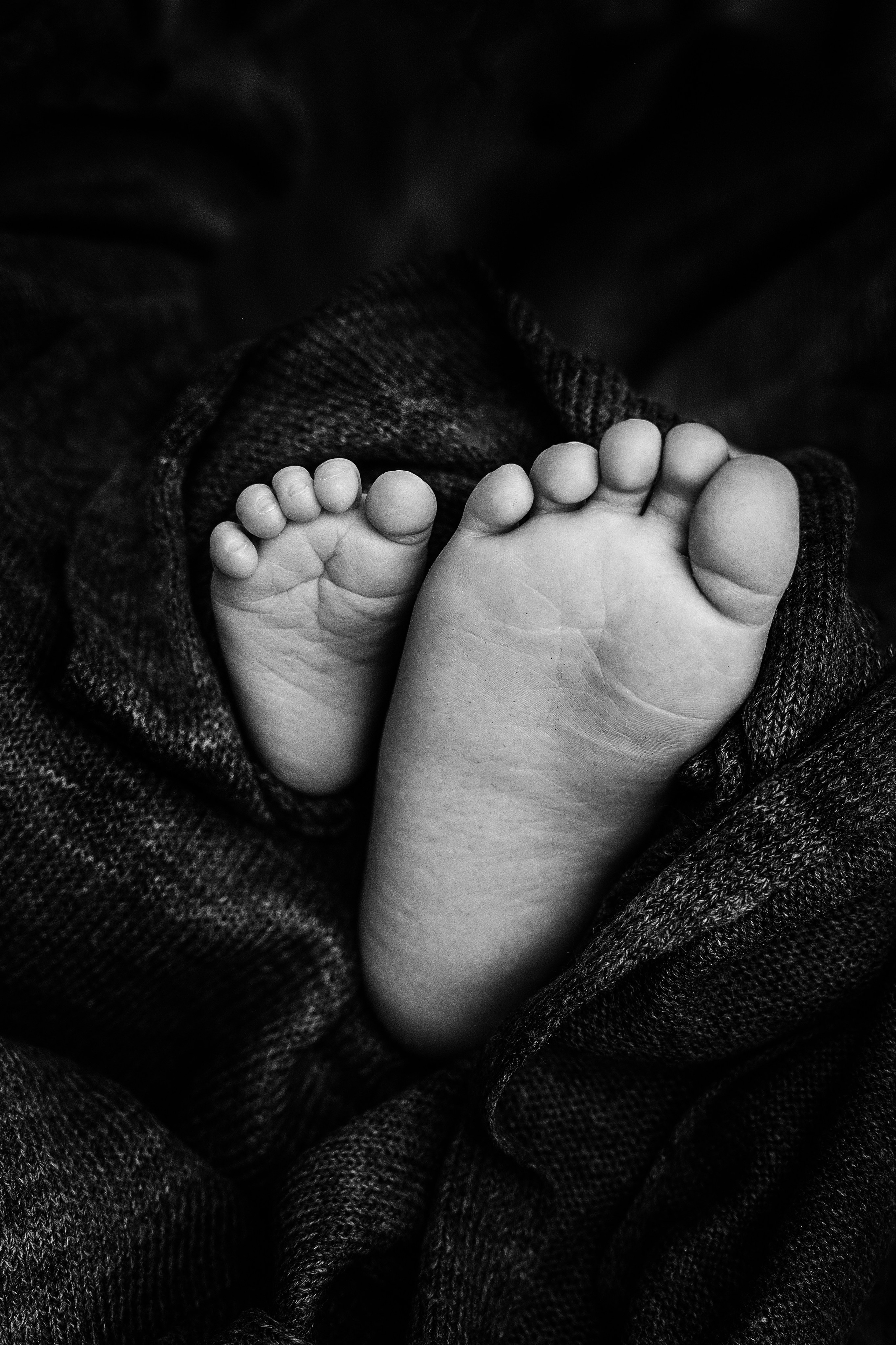 Черно белые фото. Фотограф новорожденных малышей в Санкт-Петербурге