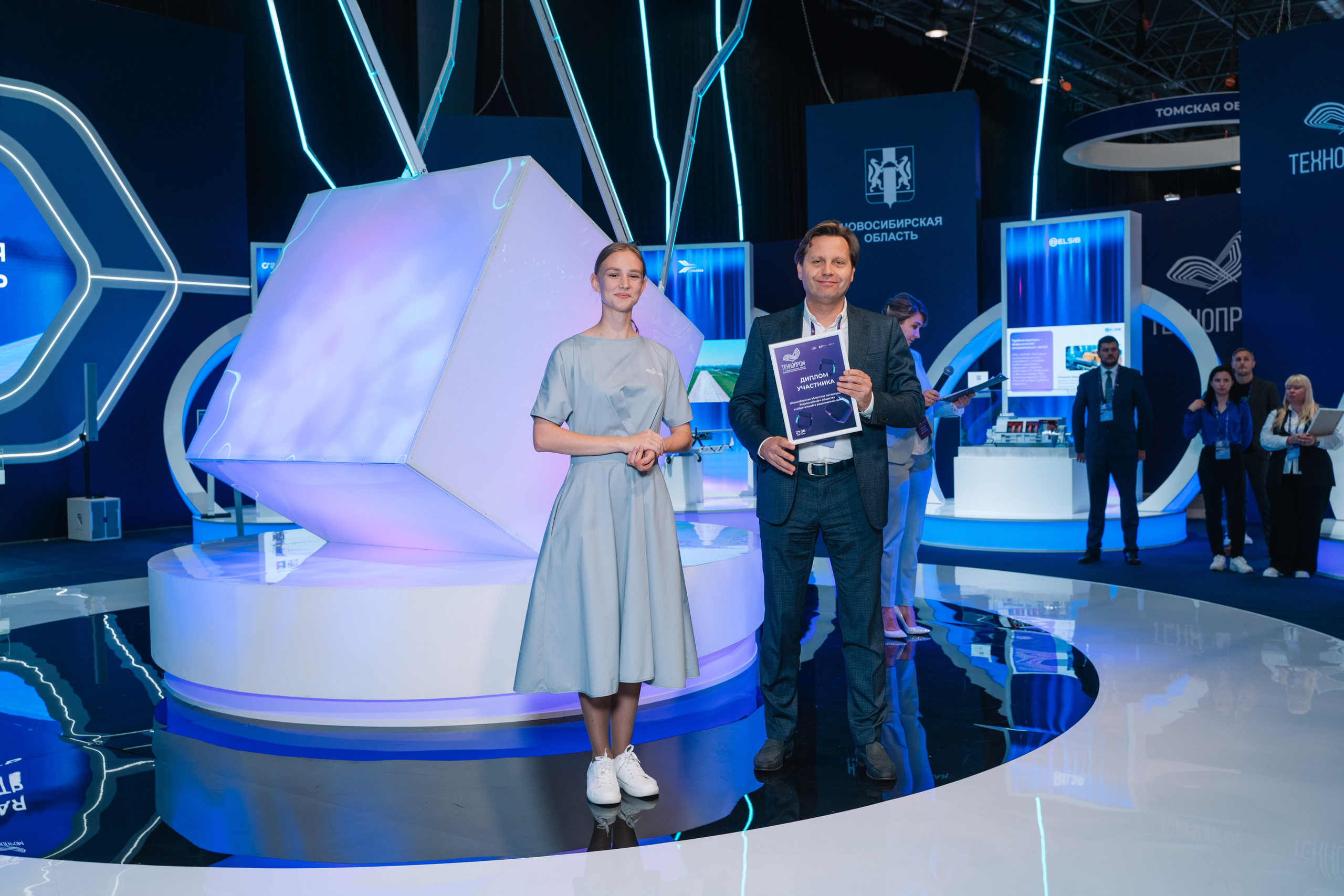 Репортажные съемки. Дипломированный фотограф в Новосибирске. Фотографирую свадьбы, репортажи, индивидуальные фотосессии, lovestory(семейные)