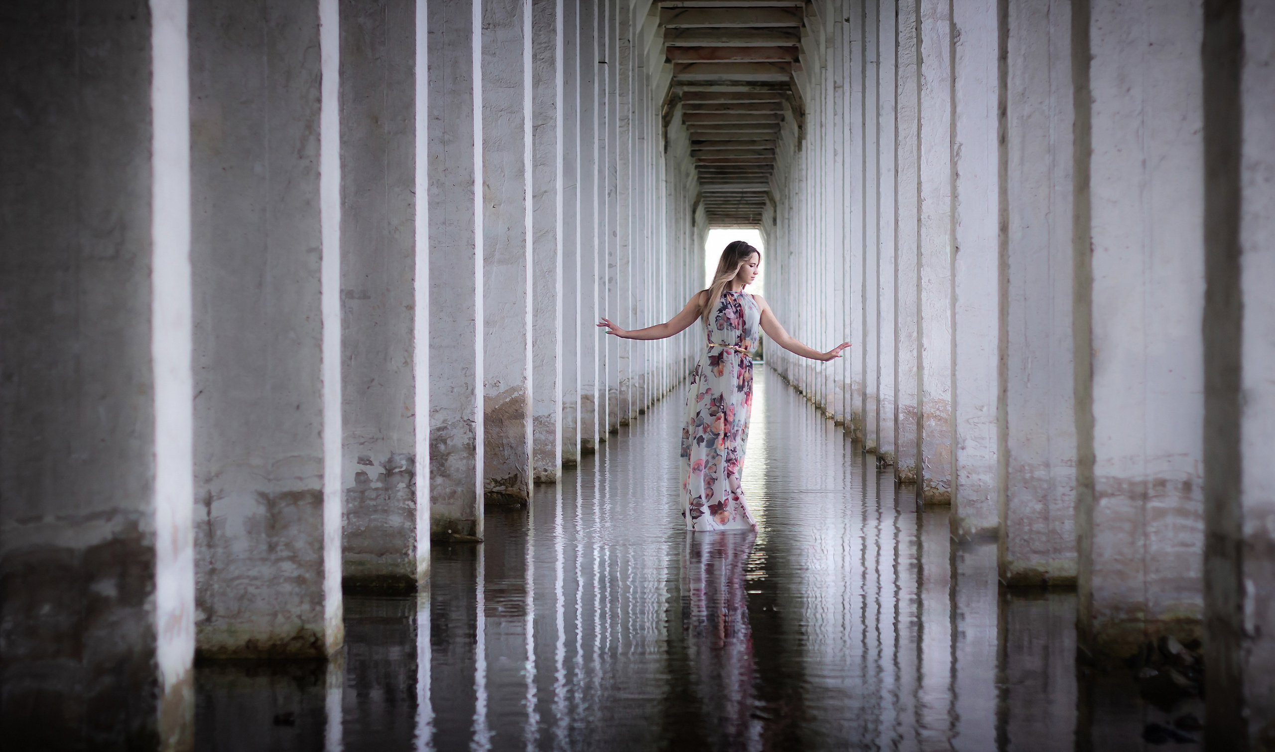 Стильная фотография Арт фотография девушка в воде. Фотосессия в Спасске-Дальнем.